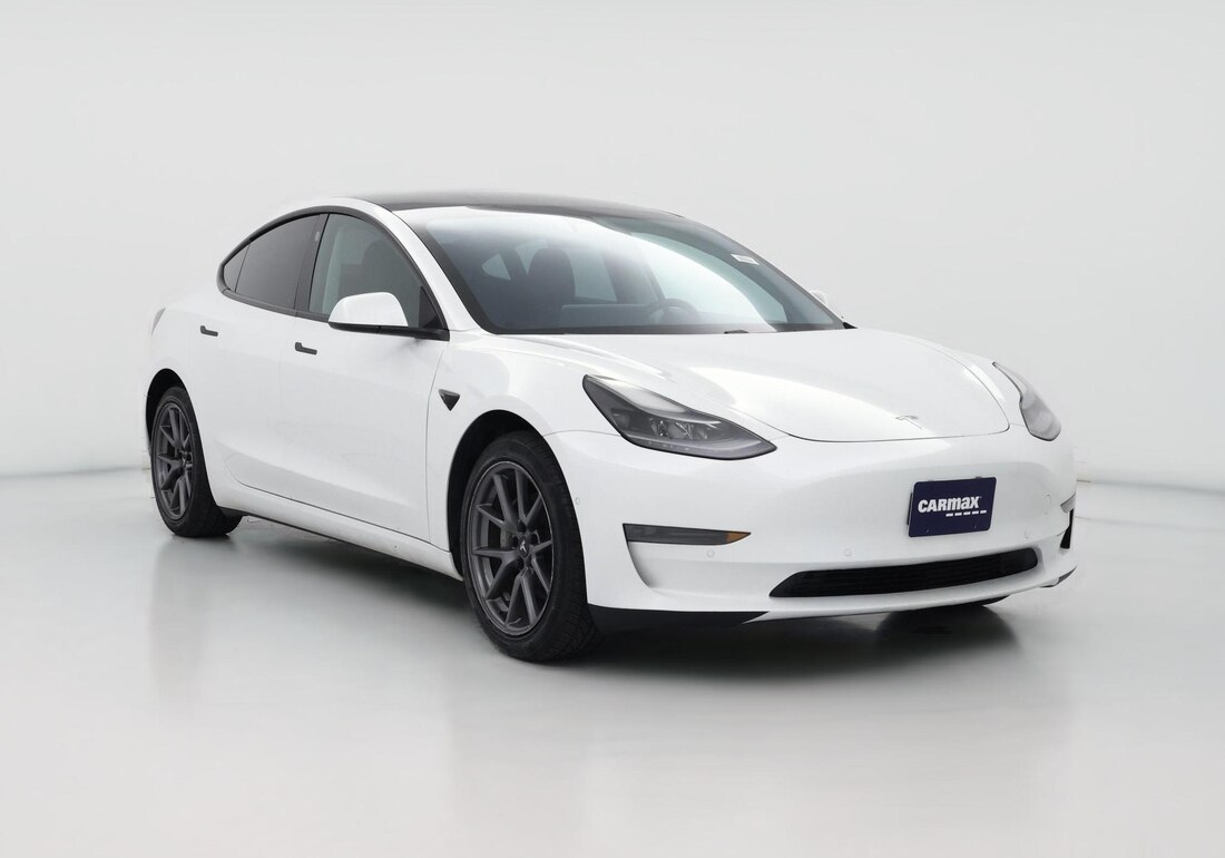 2021 Tesla Model 3 Standard Range Plus in White — CarMax photo