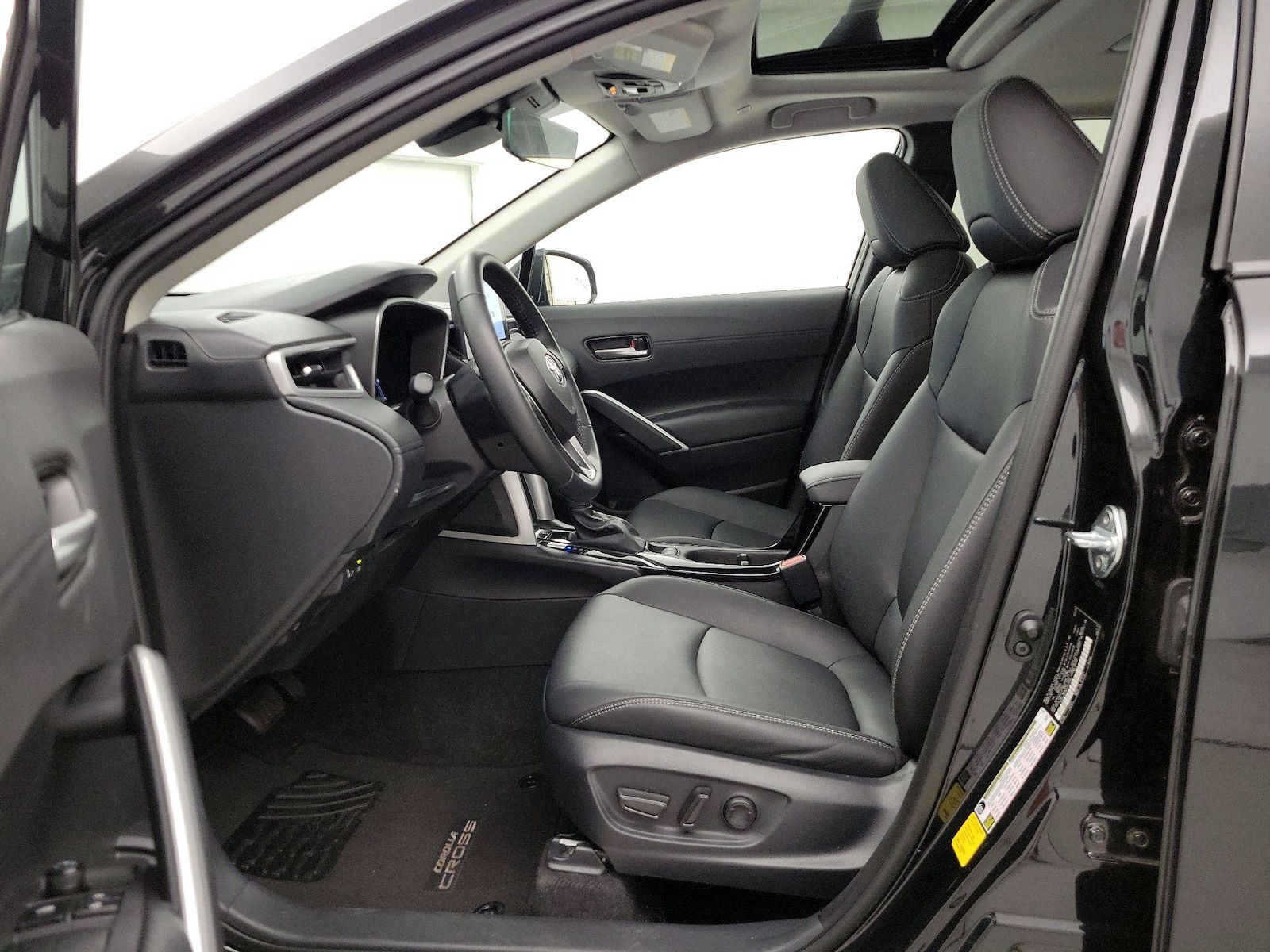 2024 Toyota Corolla Cross XLE - Photo 12