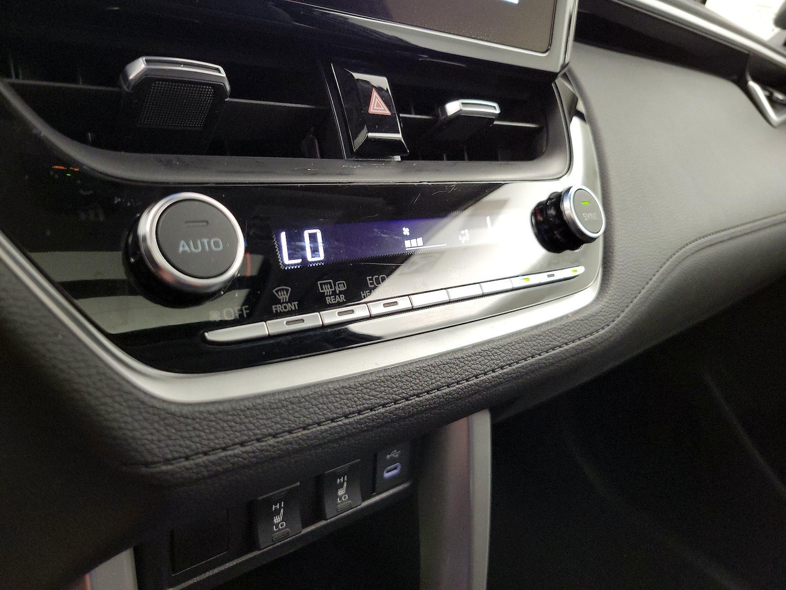 2024 Toyota Corolla Cross XLE - Photo 17