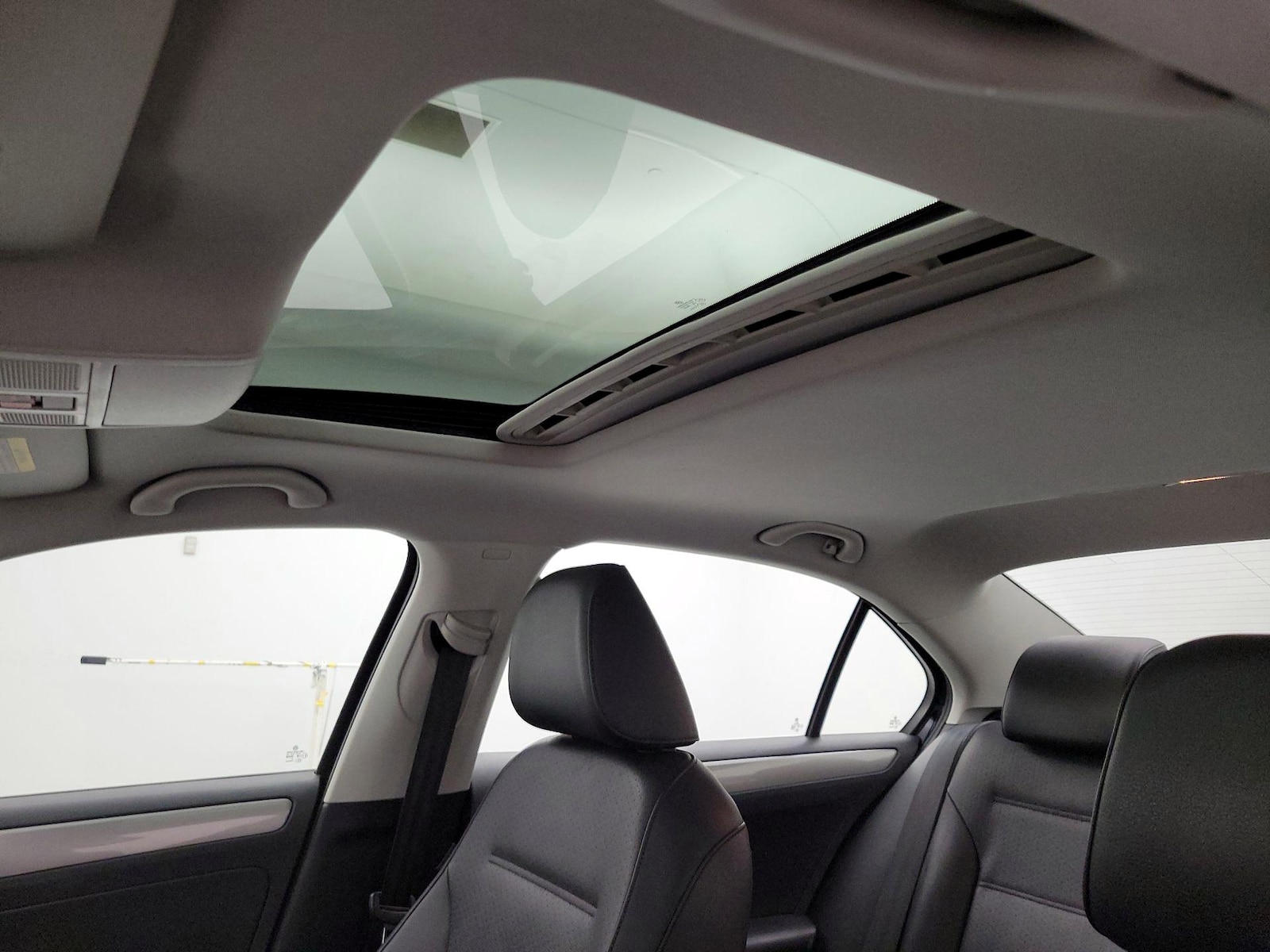 Sunroof(s) & Overhead Airbags