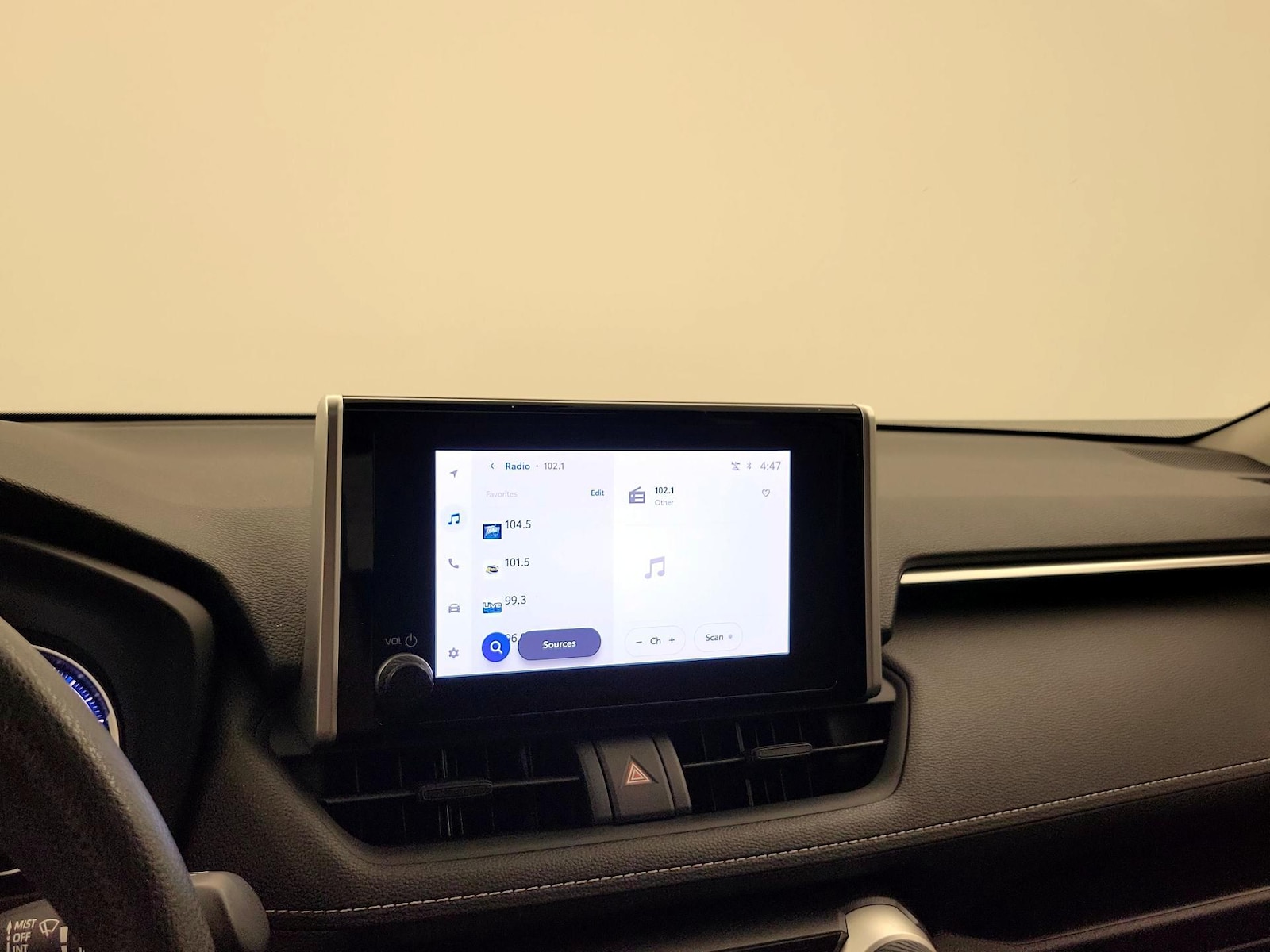2023 Toyota RAV4 XLE - Photo 16