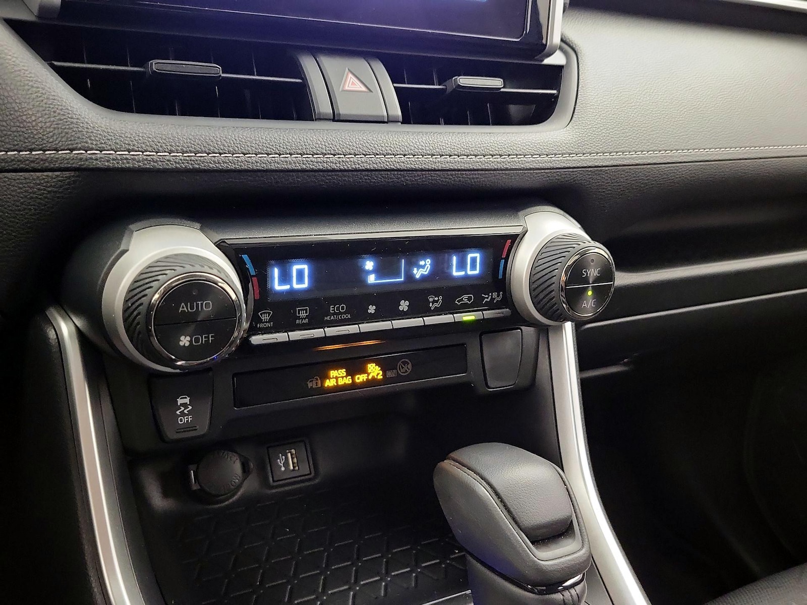 2023 Toyota RAV4 XLE - Photo 17