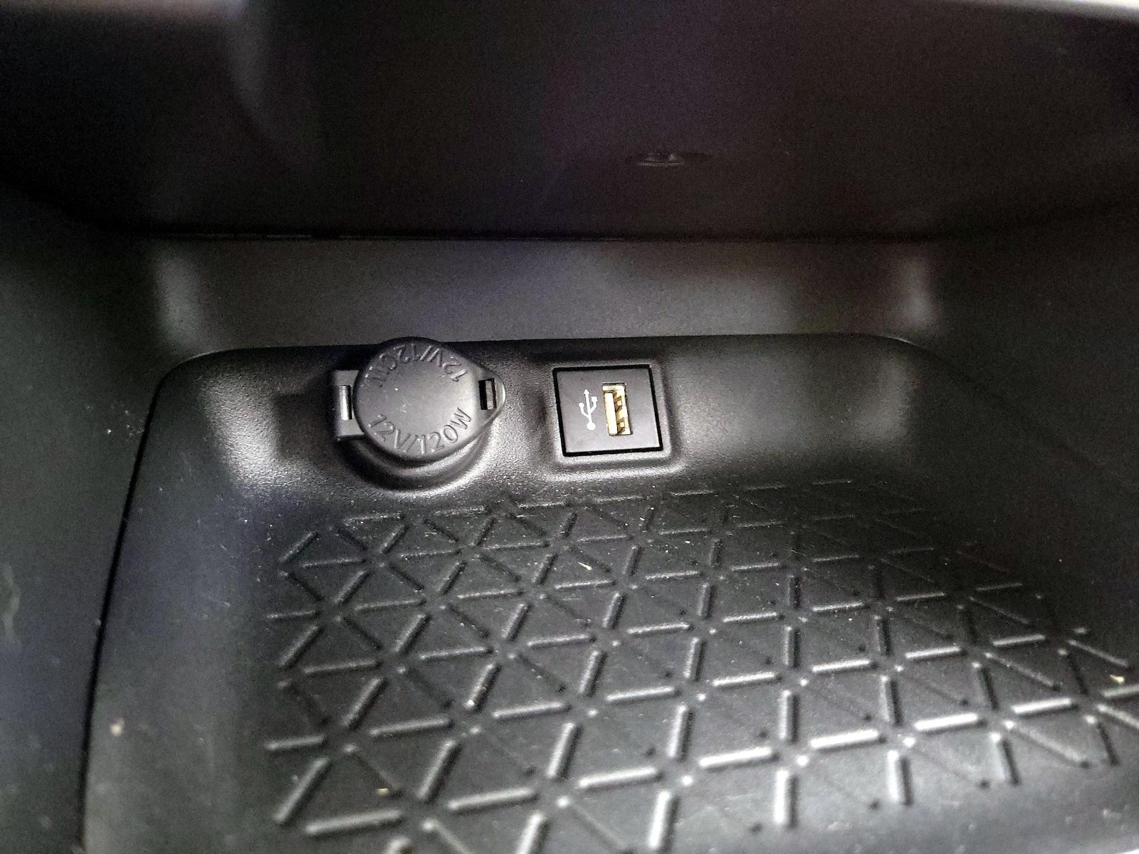 2023 Toyota RAV4 XLE - Photo 19