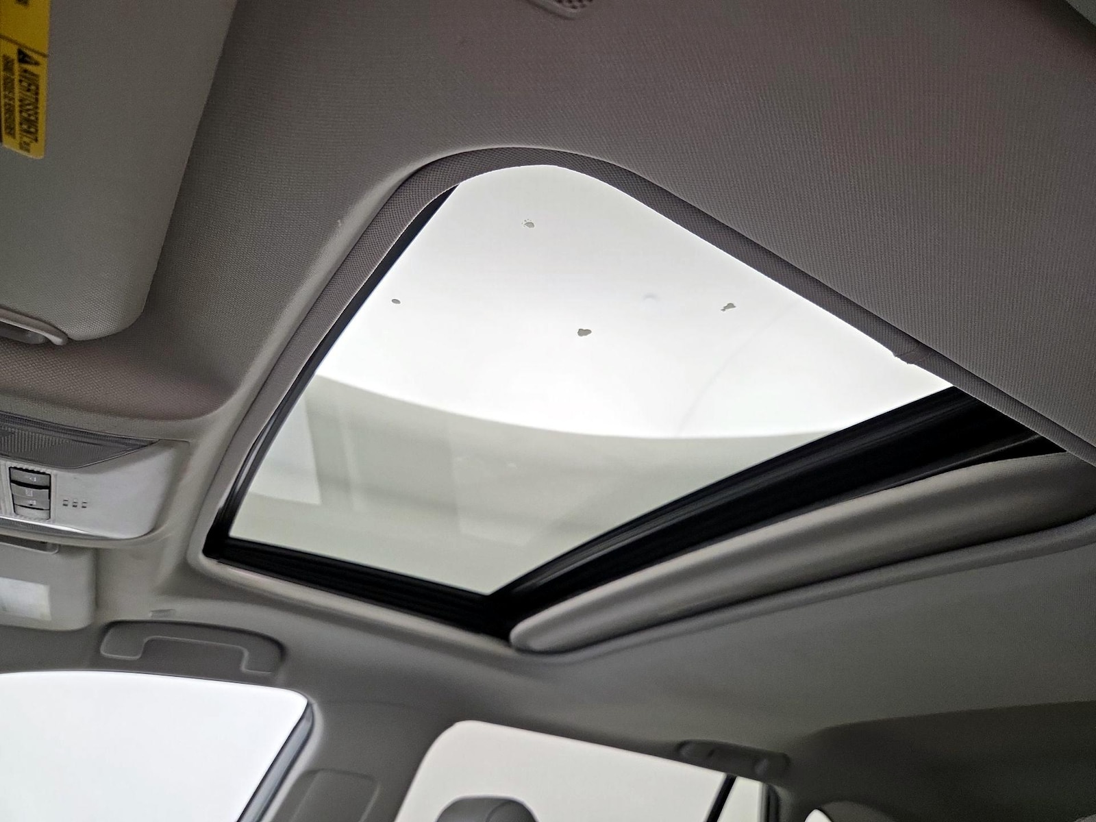 Sunroof(s) & Overhead Airbags