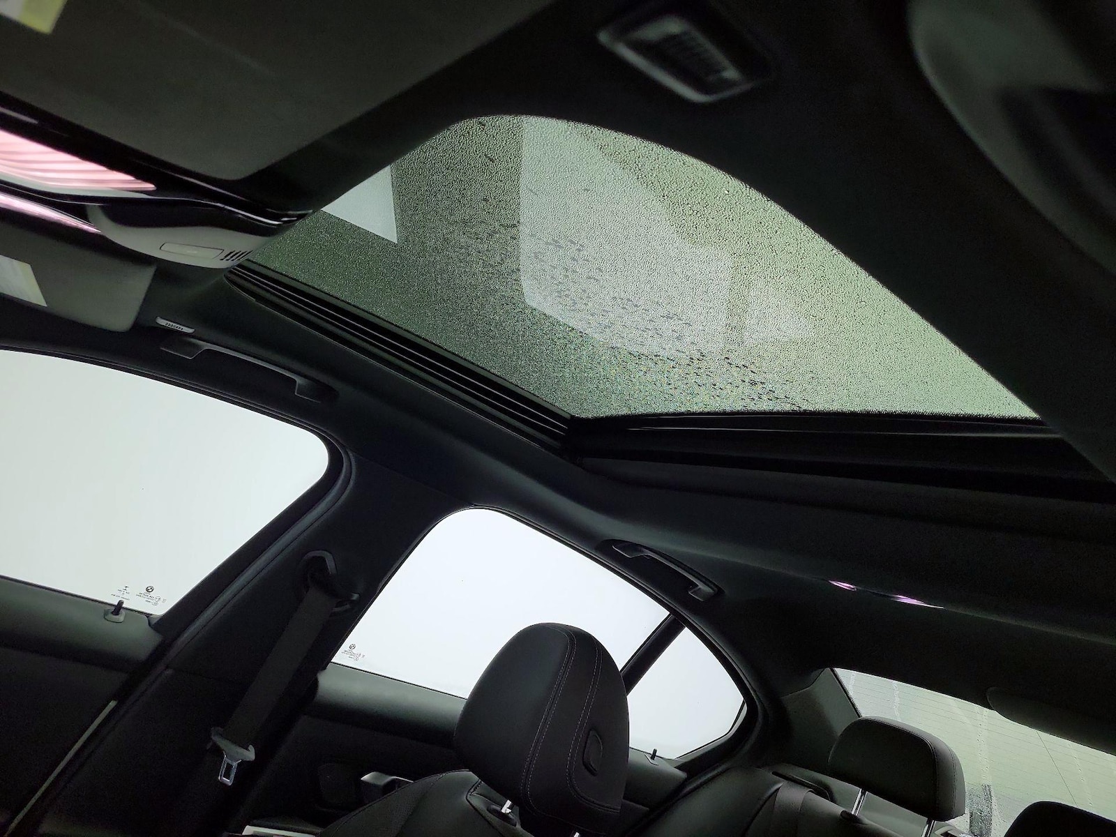 Sunroof(s) & Overhead Airbags