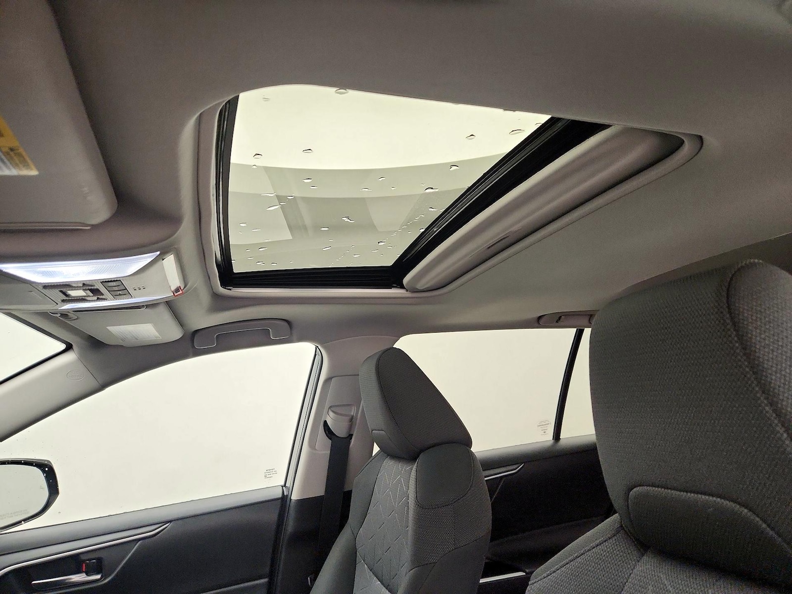 Sunroof(s) & Overhead Airbags