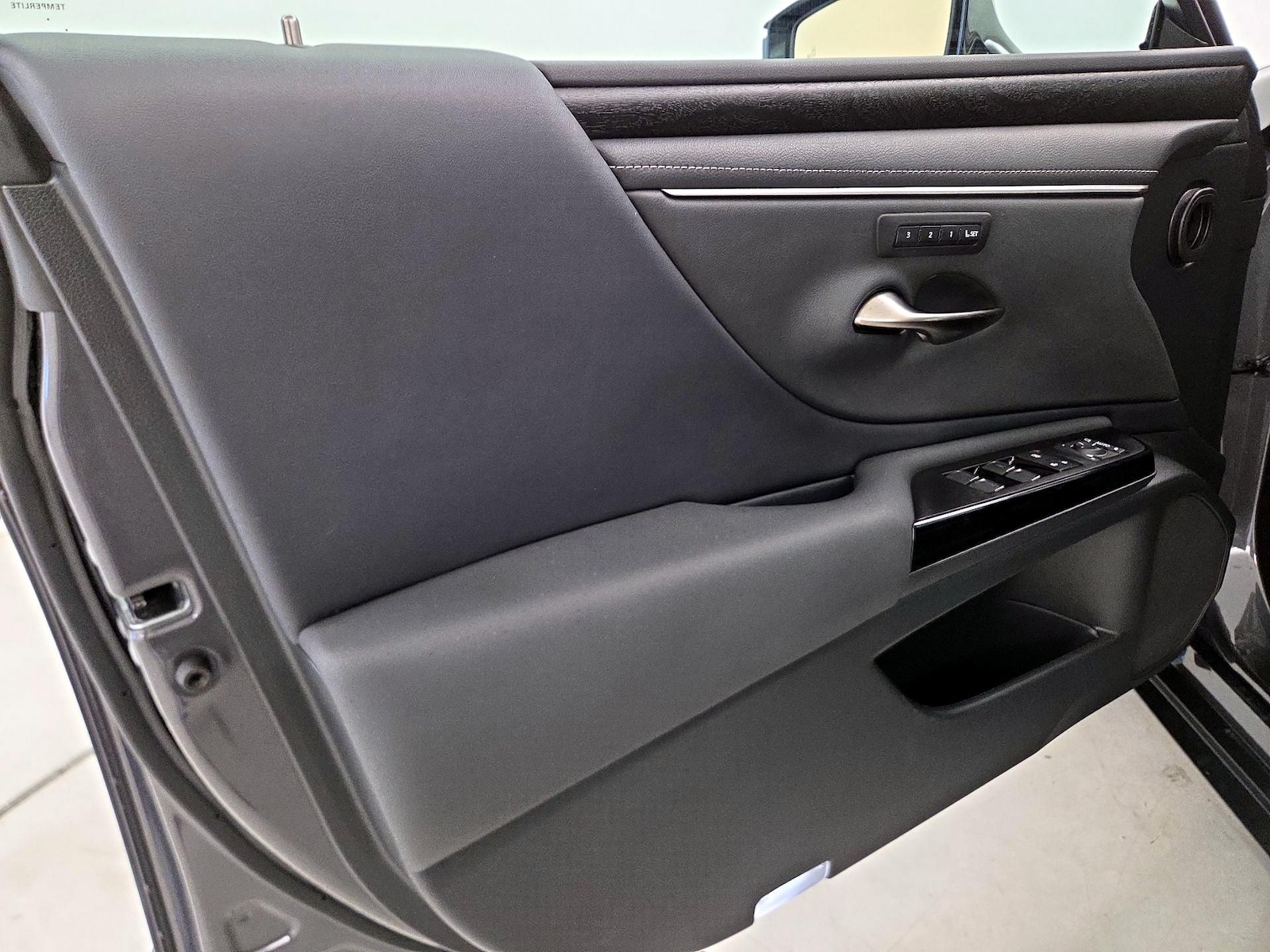 2024 Lexus ES Hybrid 300h - Photo 13