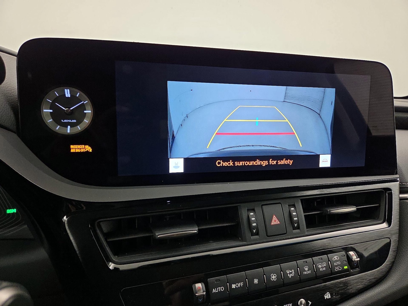 2024 Lexus ES Hybrid 300h - Photo 16