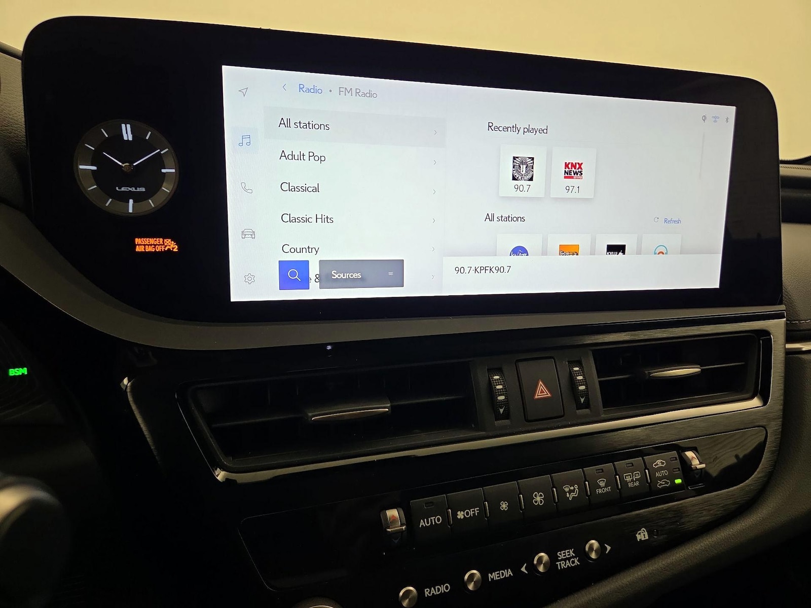 2024 Lexus ES Hybrid 300h - Photo 17