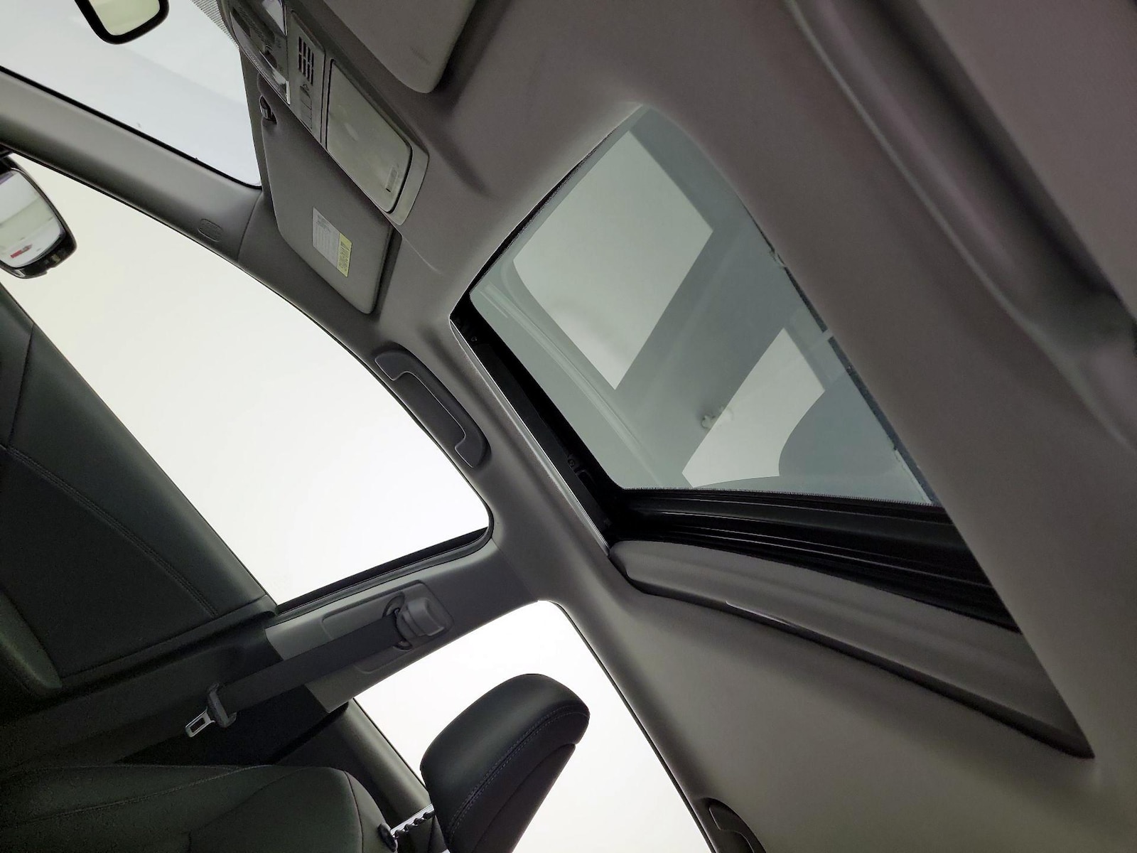 Sunroof(s) & Overhead Airbags