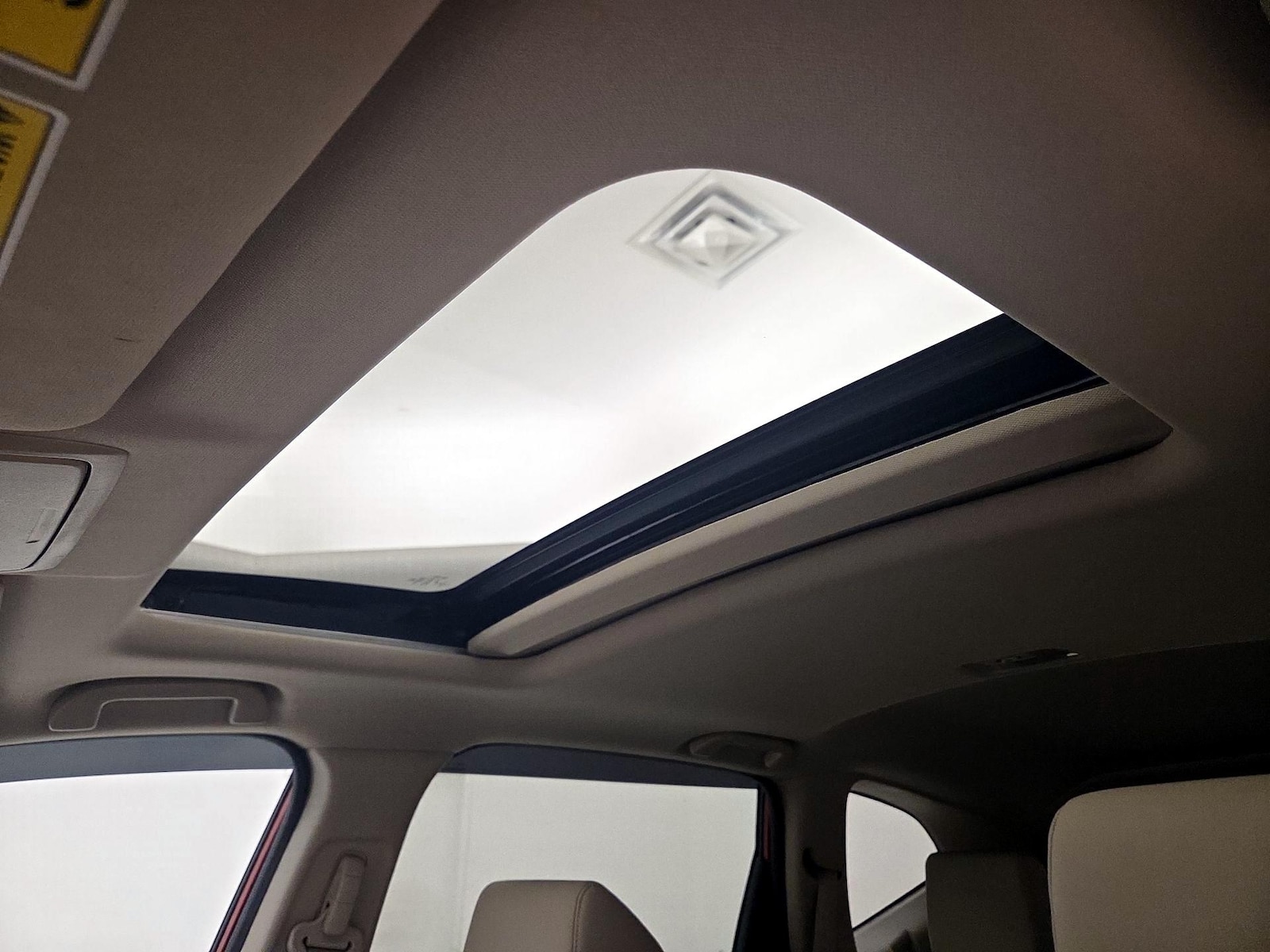 Sunroof(s) & Overhead Airbags