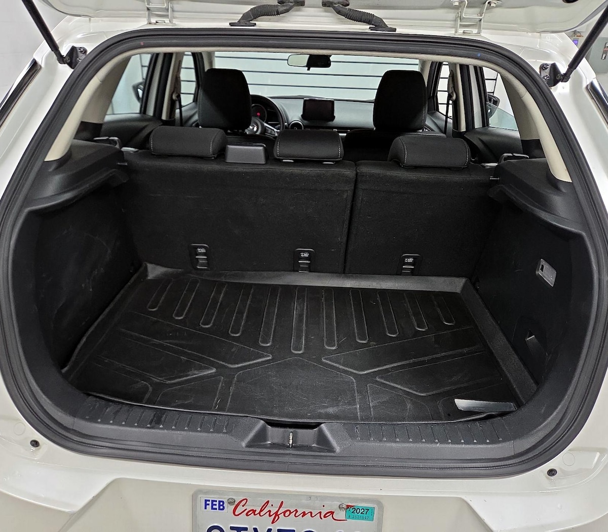 Trunk/Cargo (Seats Up)