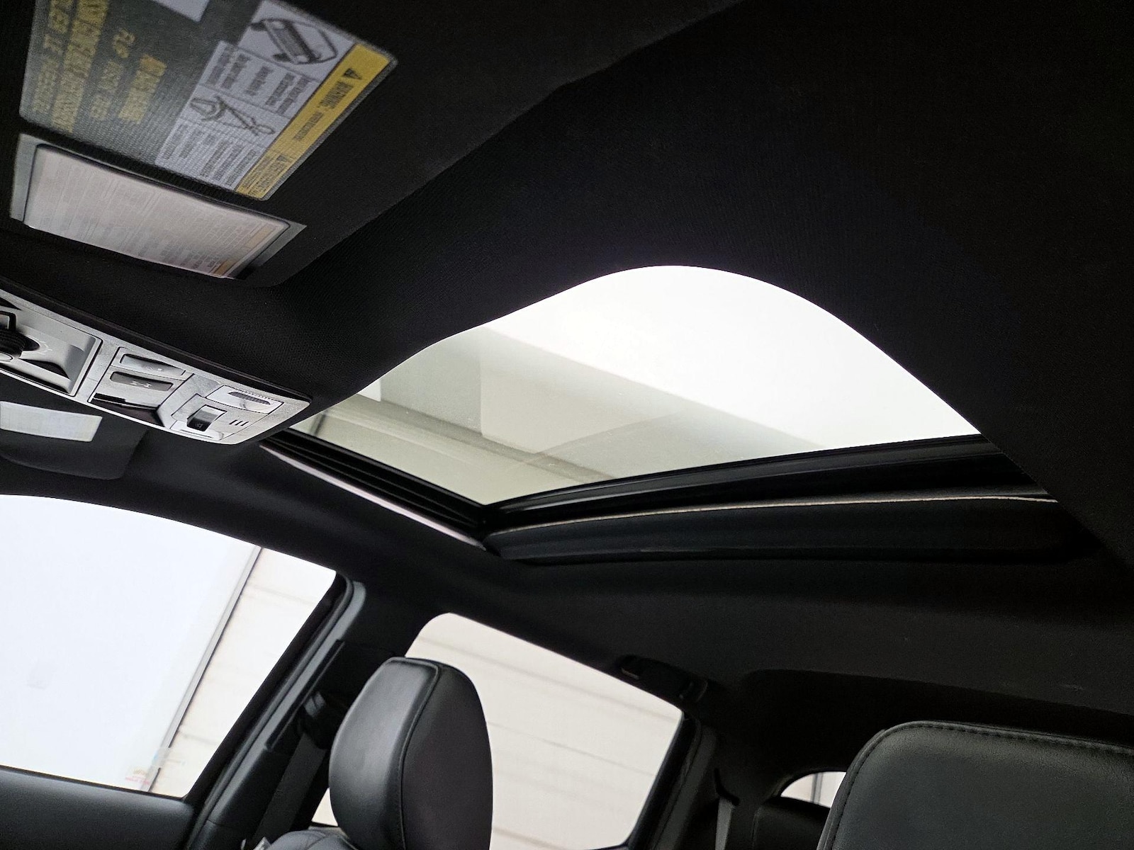 Sunroof(s) & Overhead Airbags