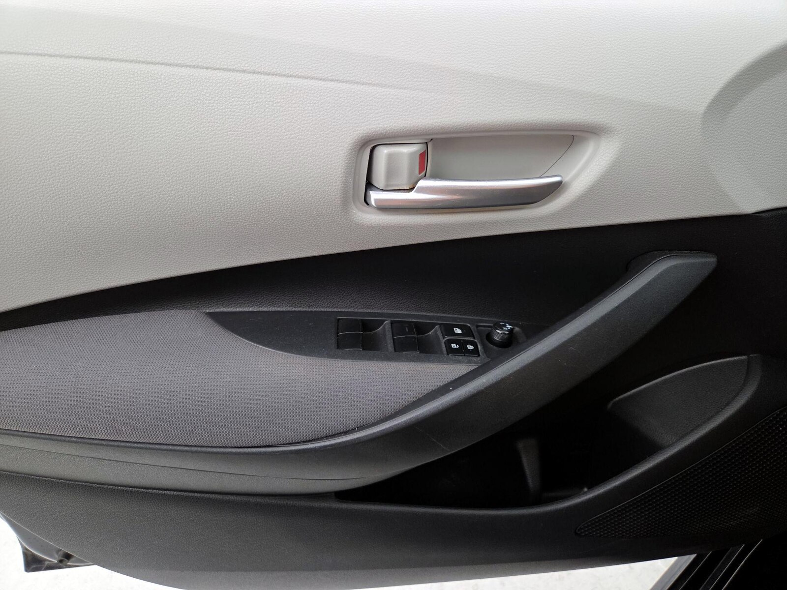 2021 Toyota Corolla LE - Photo 13