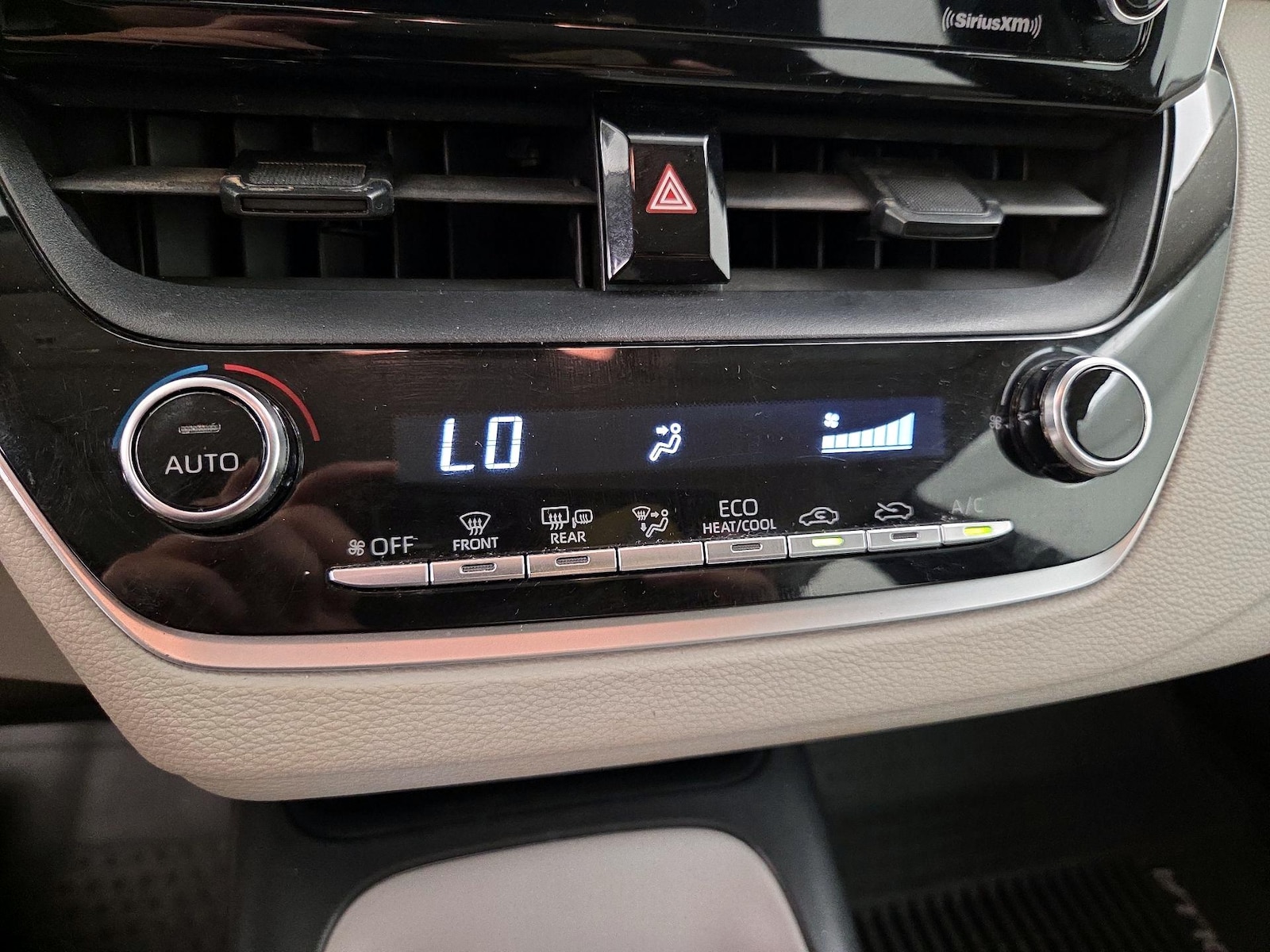 2021 Toyota Corolla LE - Photo 17