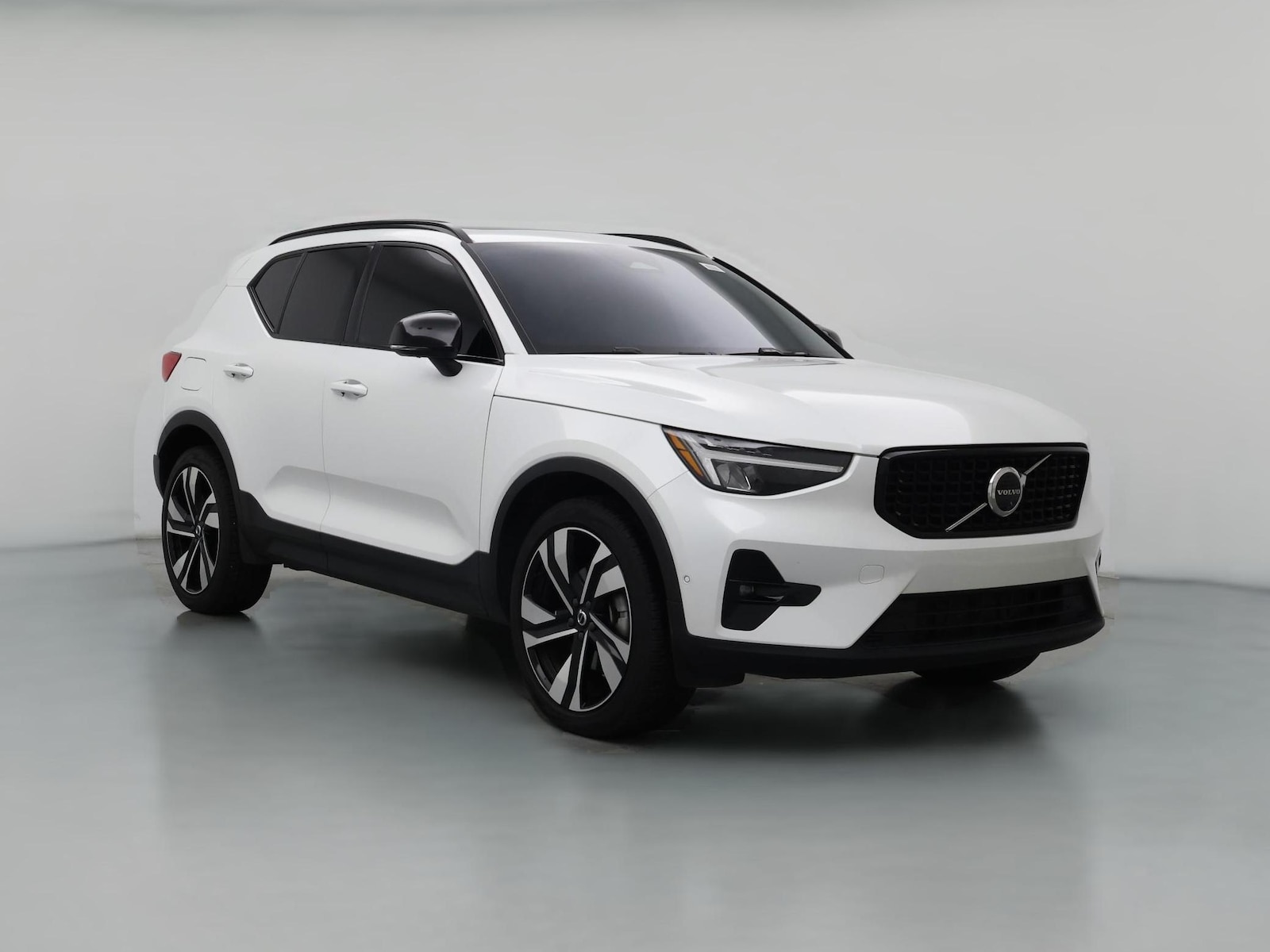 2025 Volvo XC40