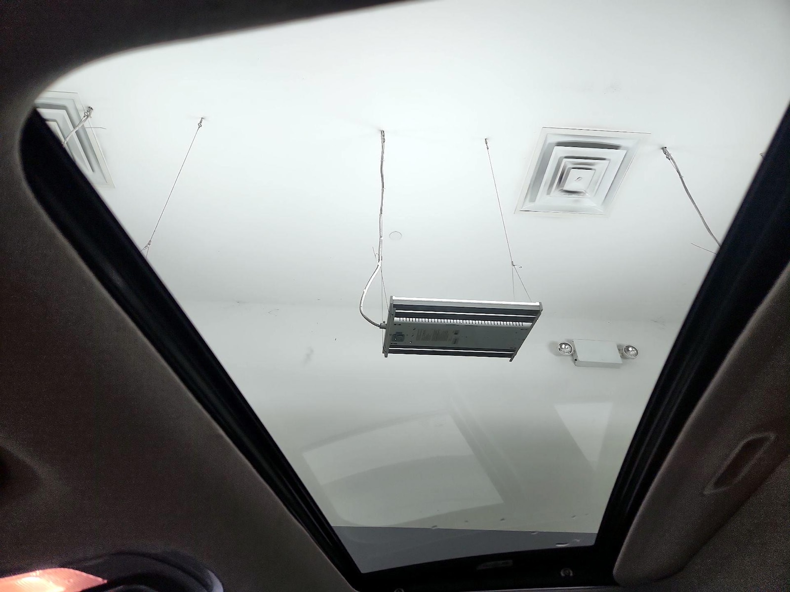 Sunroof(s) & Overhead Airbags