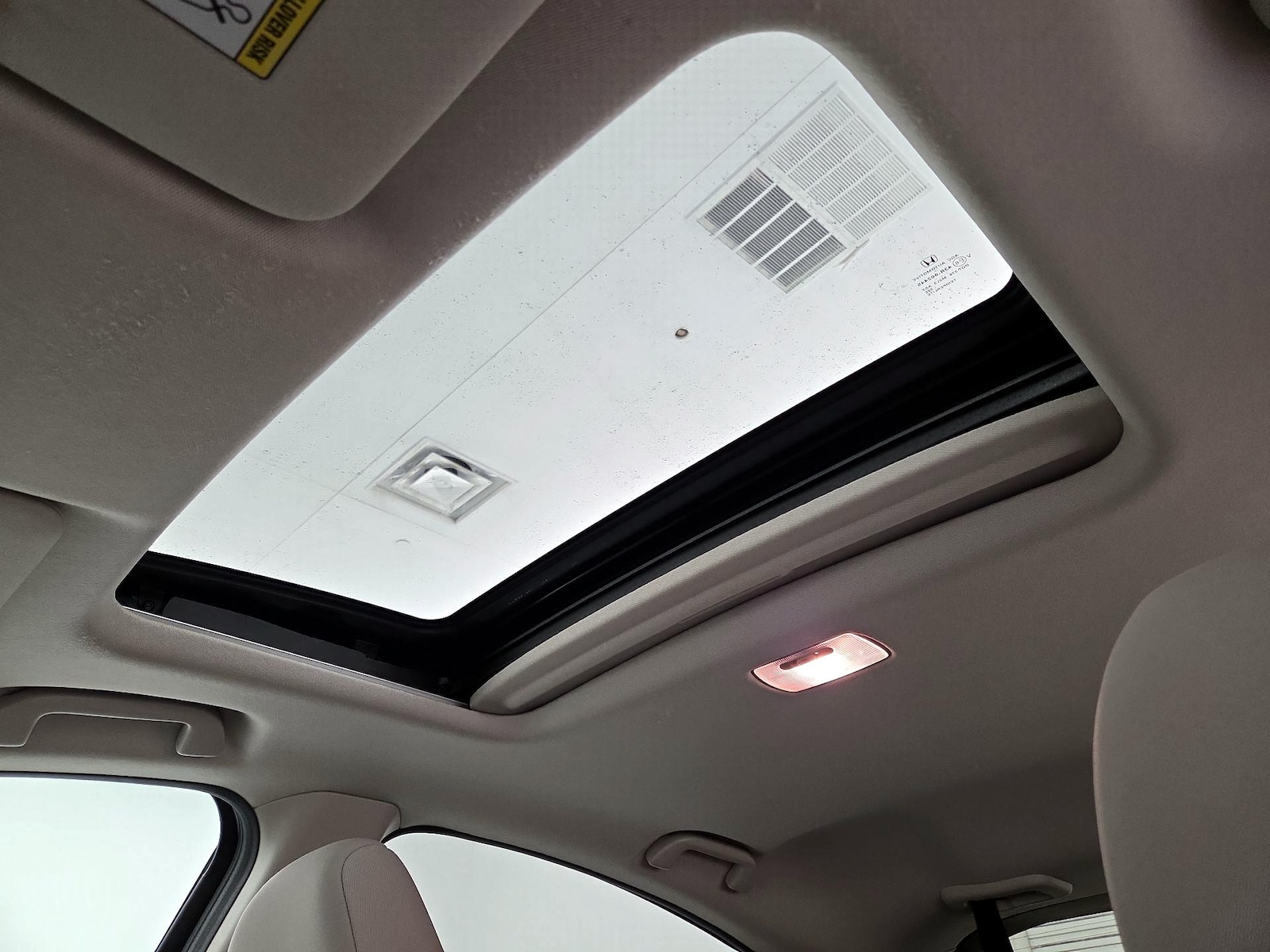 Sunroof(s) & Overhead Airbags