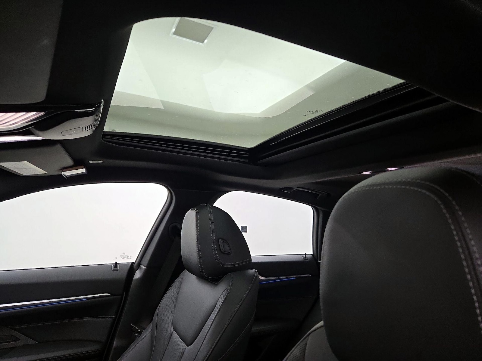 Sunroof(s) & Overhead Airbags