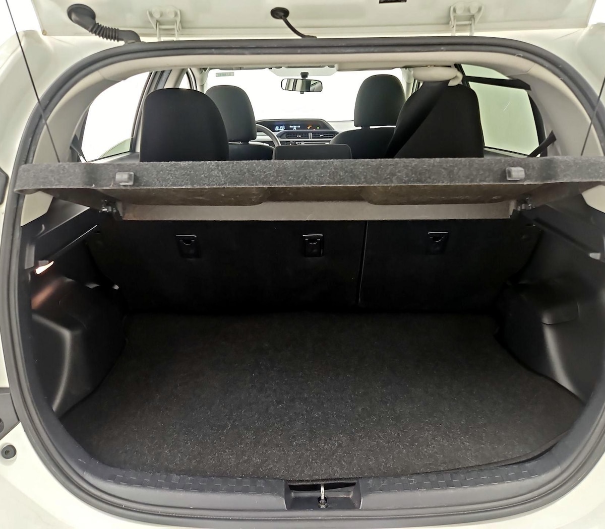 Trunk/Cargo (Seats Up)