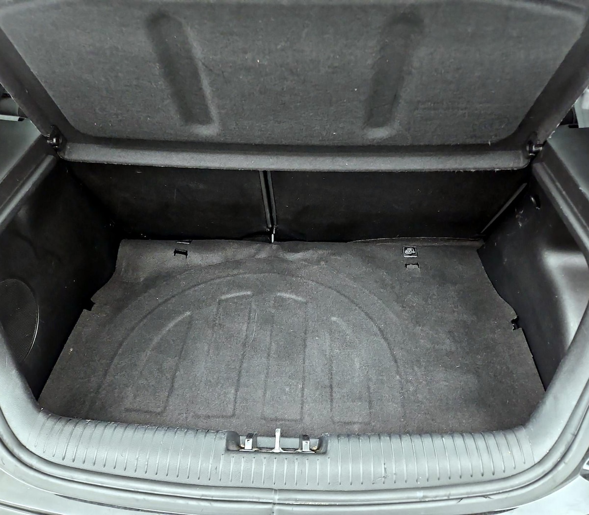 Trunk/Cargo (Seats Up)