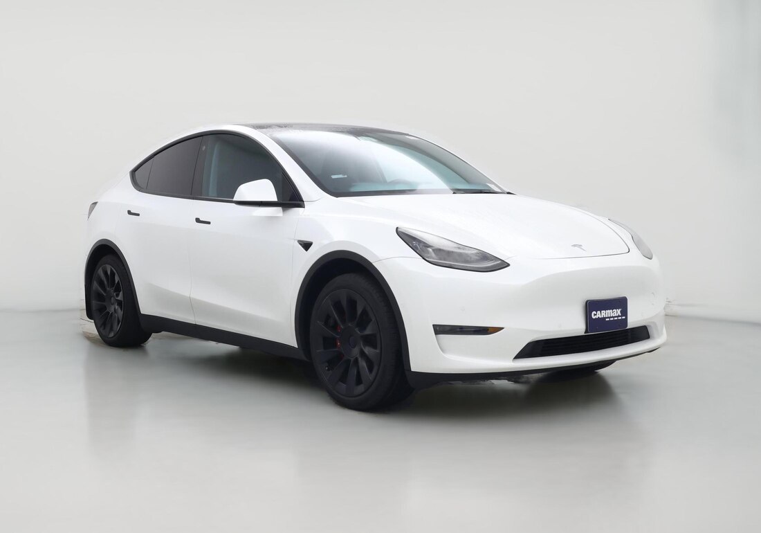 2021 Tesla Model Y Standard Range in White — CarMax photo