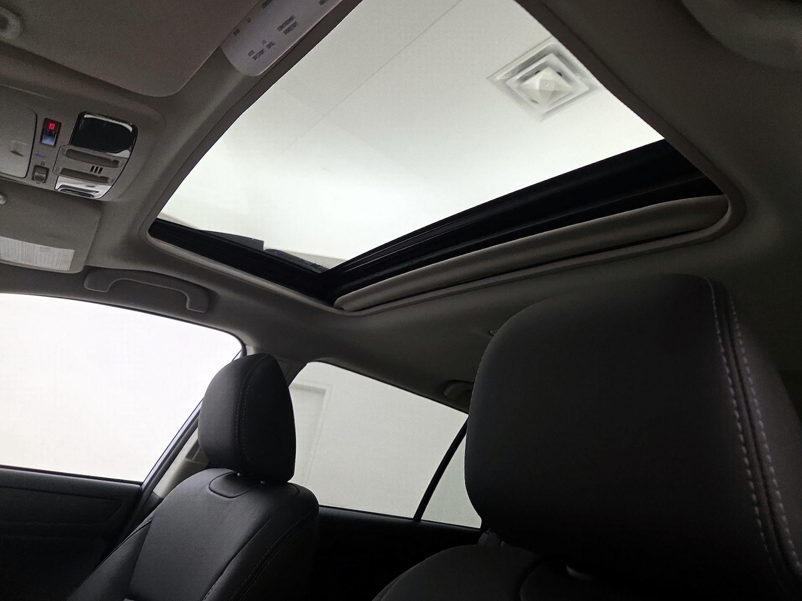 Sunroof(s) & Overhead Airbags