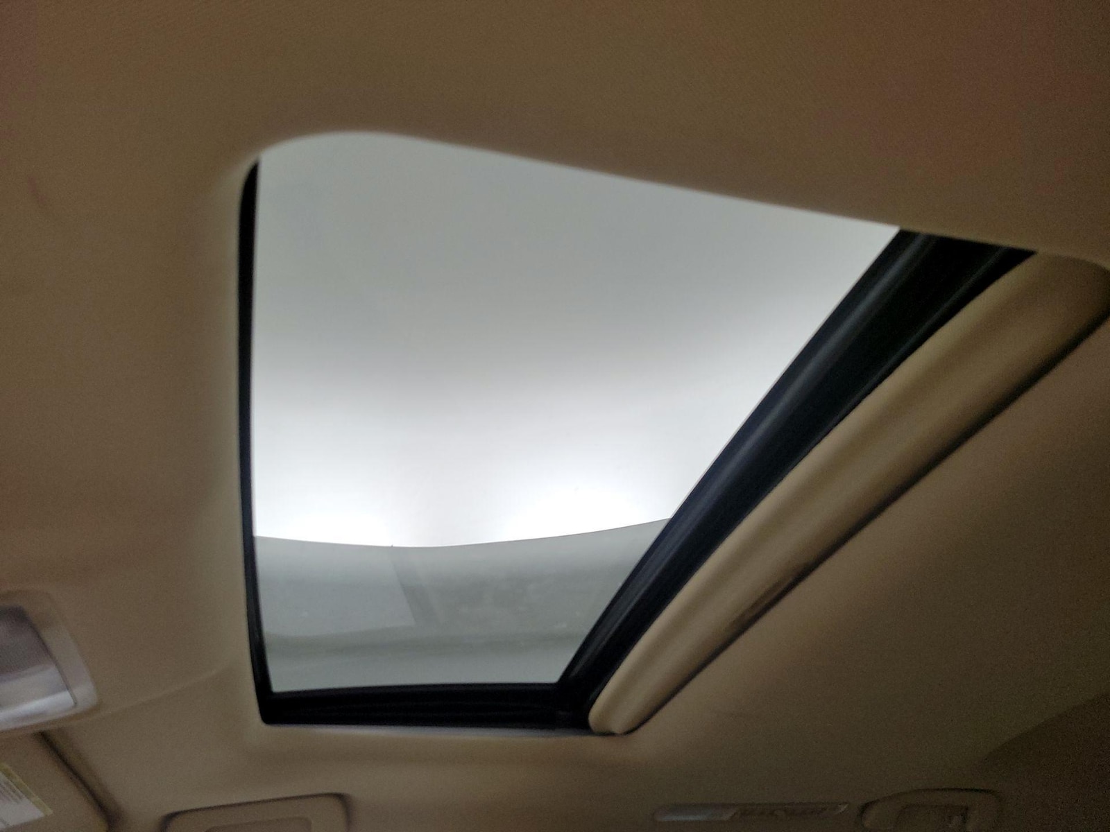 Sunroof(s) & Overhead Airbags