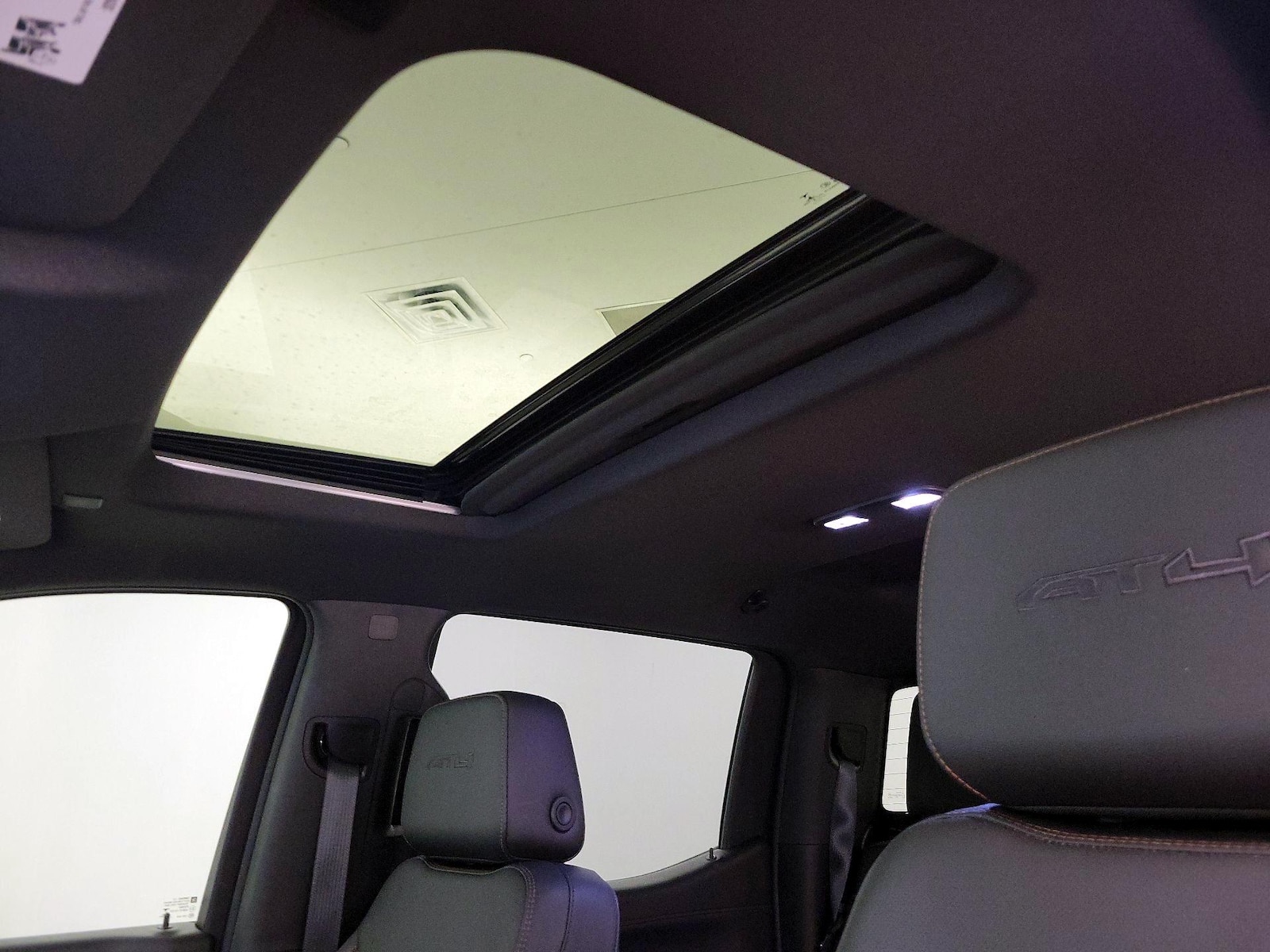 Sunroof(s) & Overhead Airbags