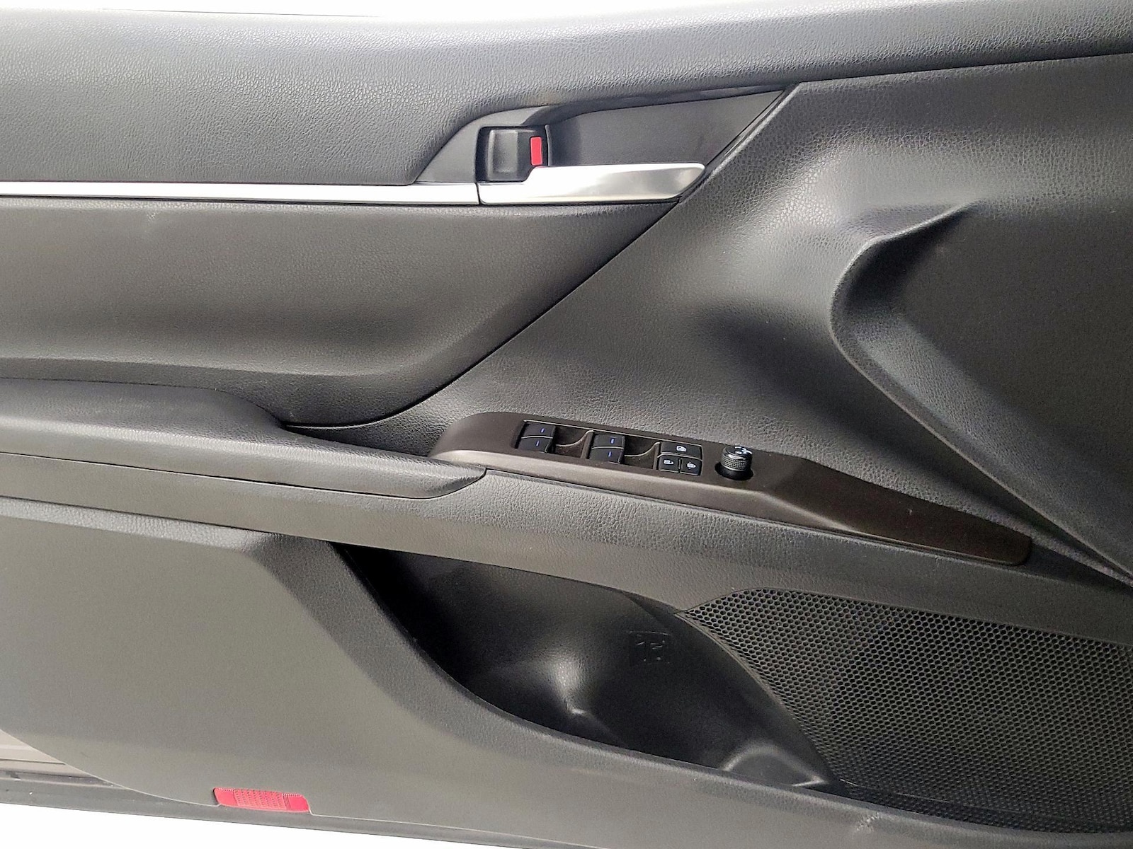 2022 Toyota Camry SE - Photo 13