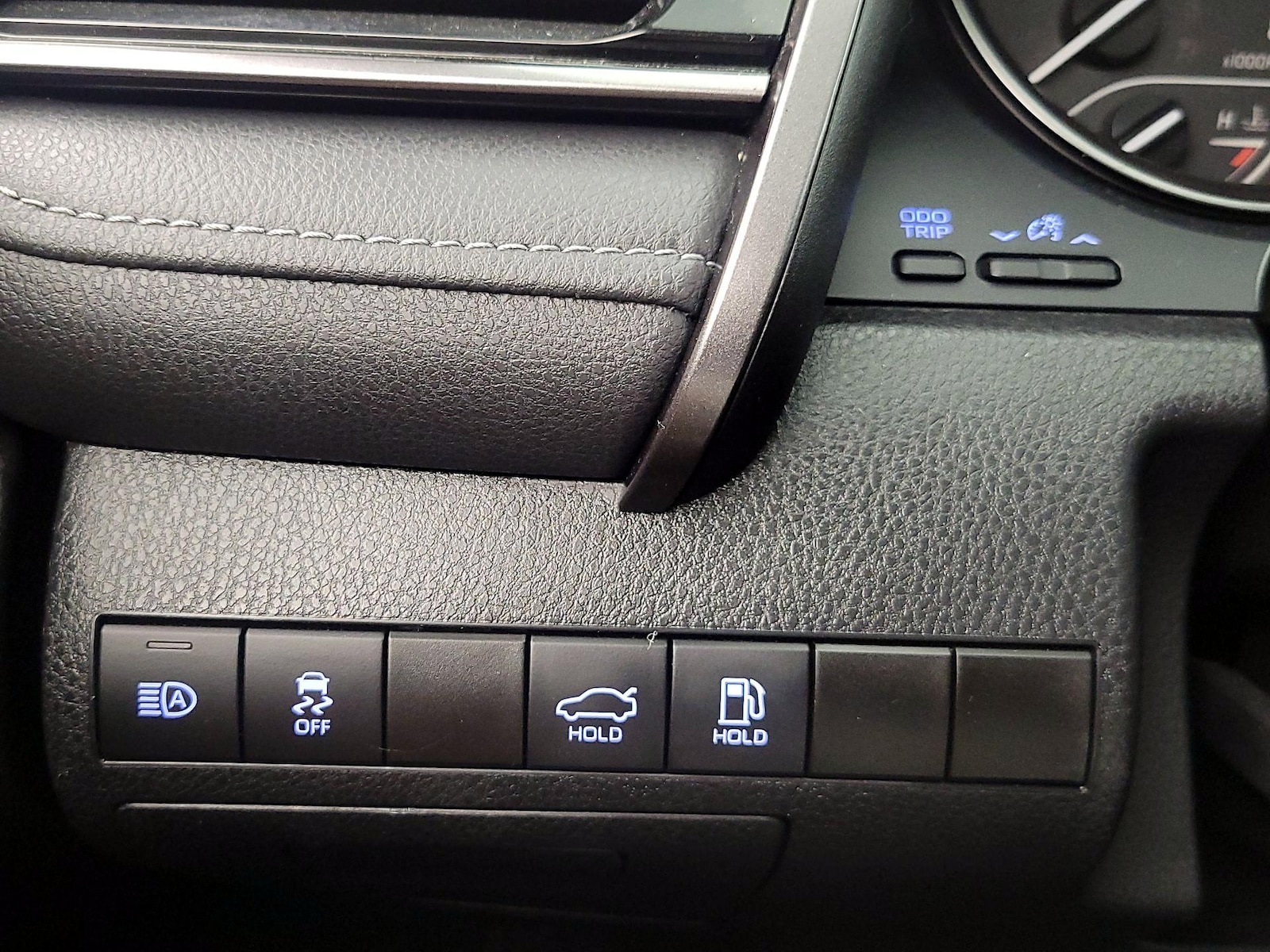 2022 Toyota Camry SE - Photo 14