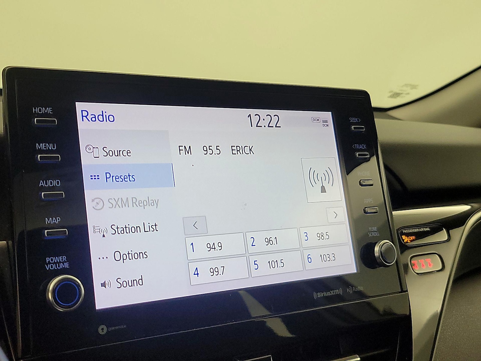 2022 Toyota Camry SE - Photo 16