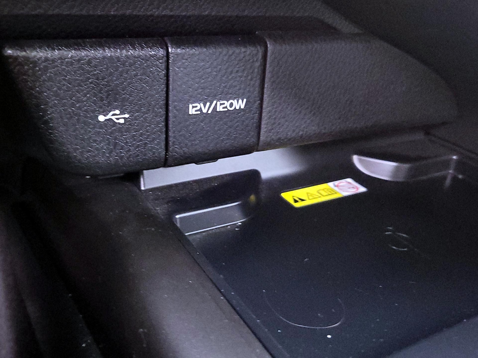 2022 Toyota Camry SE - Photo 19