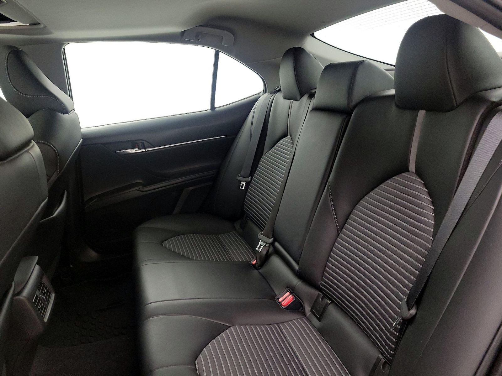 2022 Toyota Camry SE - Photo 21