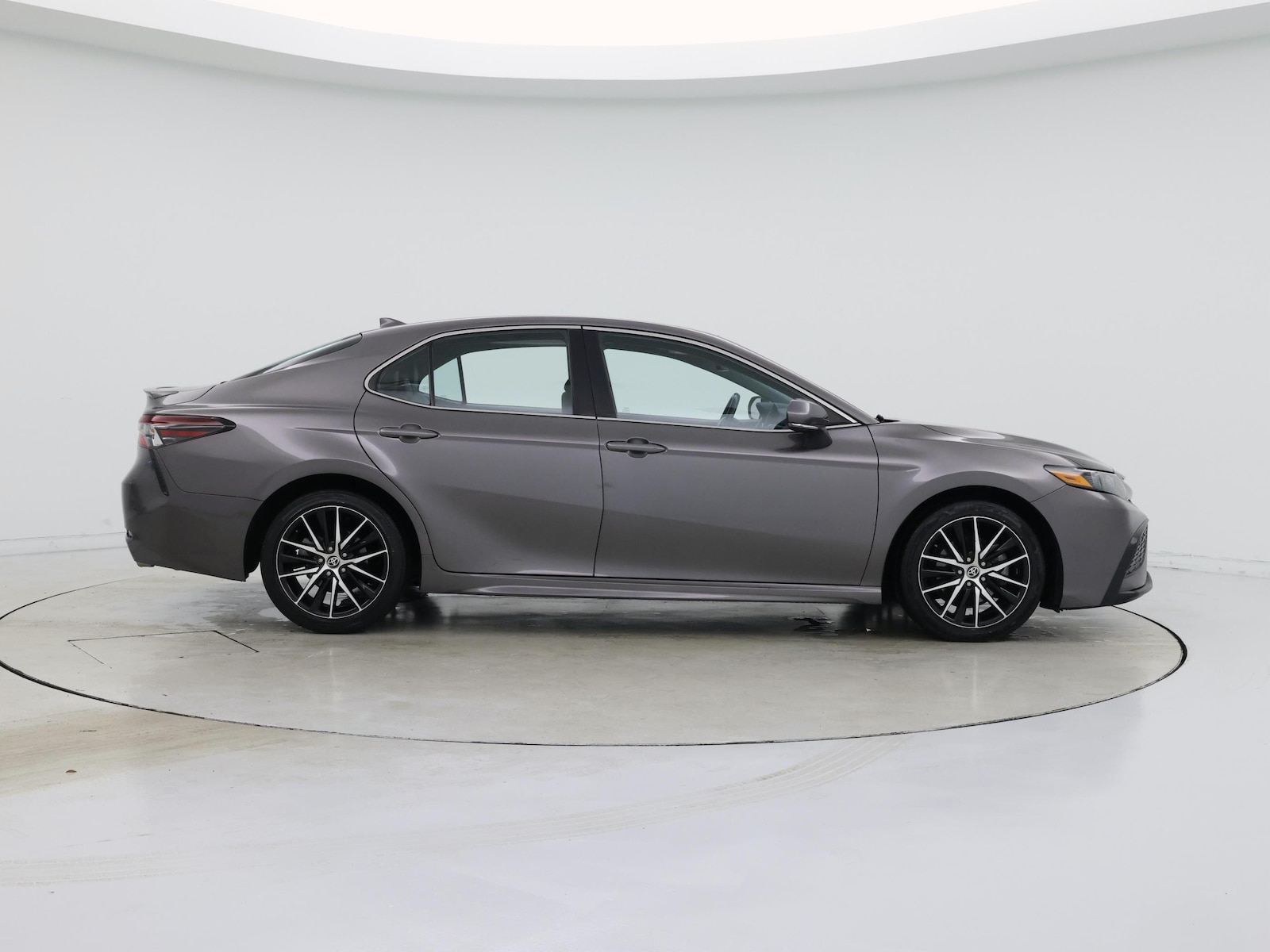 2022 Toyota Camry SE - Photo 8