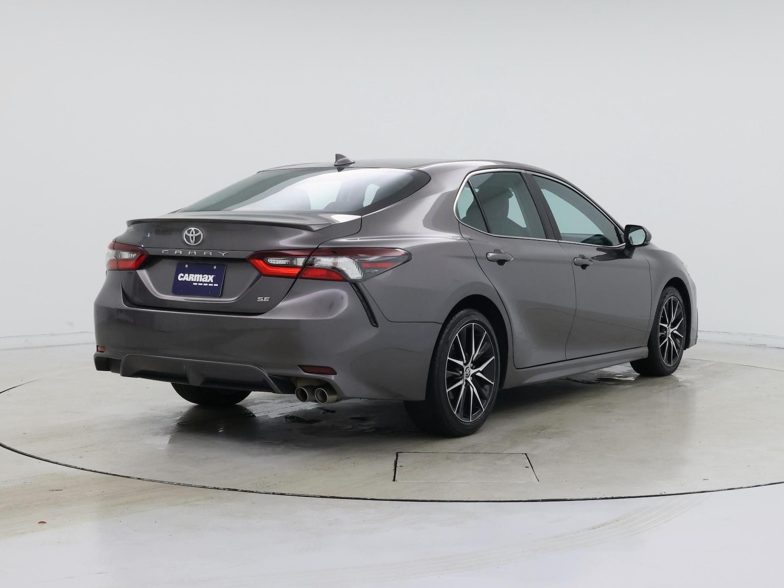 2022 Toyota Camry SE - Photo 9