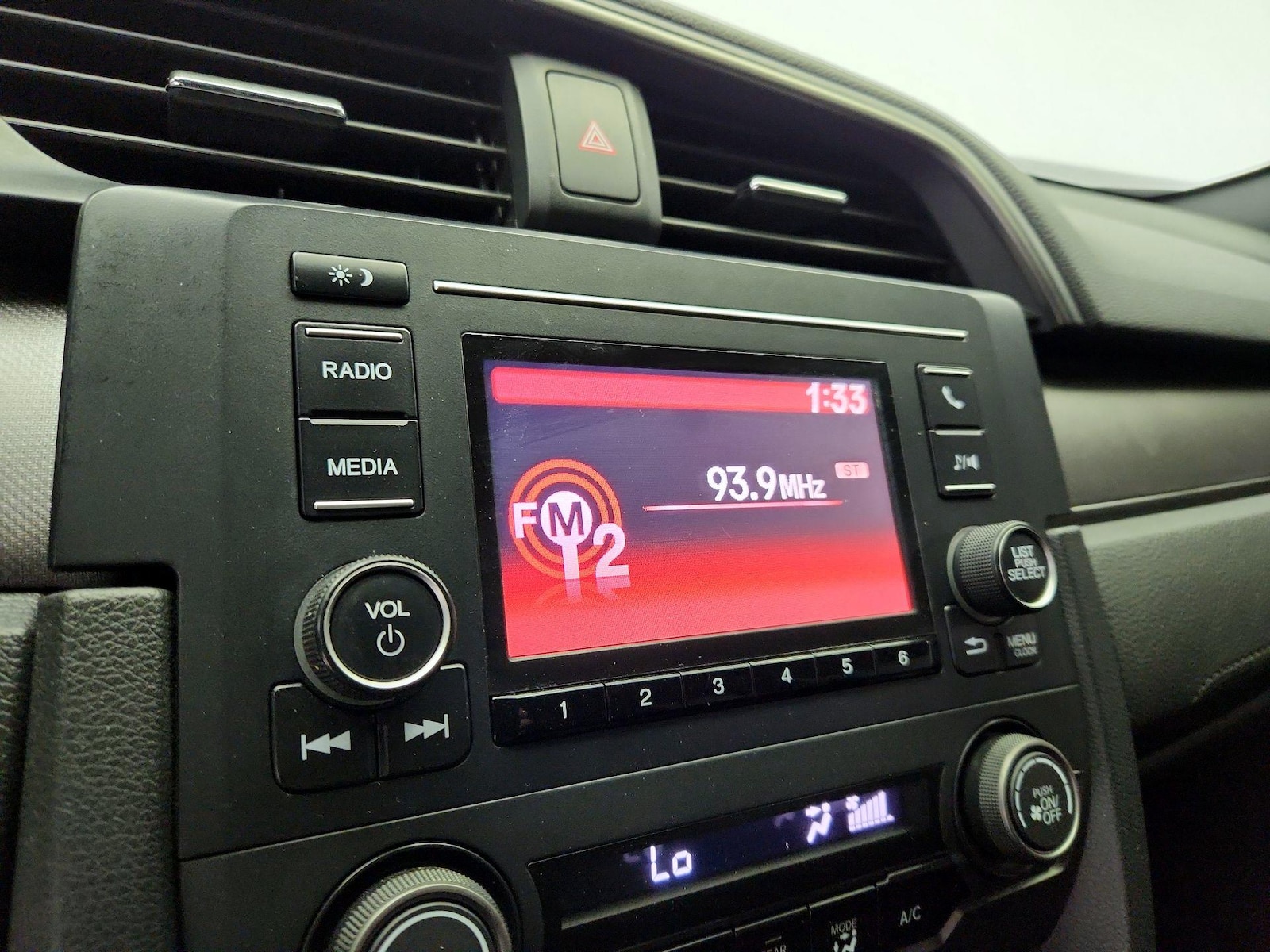 2018 Honda Civic Hatchback LX - Photo 16