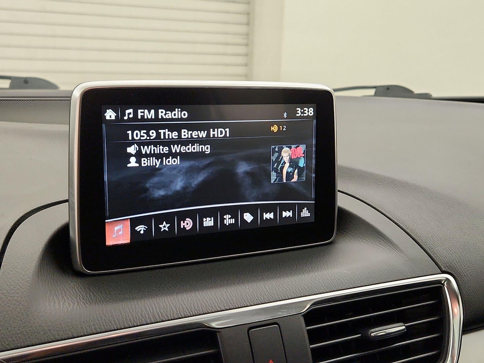 2015 Mazda MAZDA3 s Touring - Photo 17