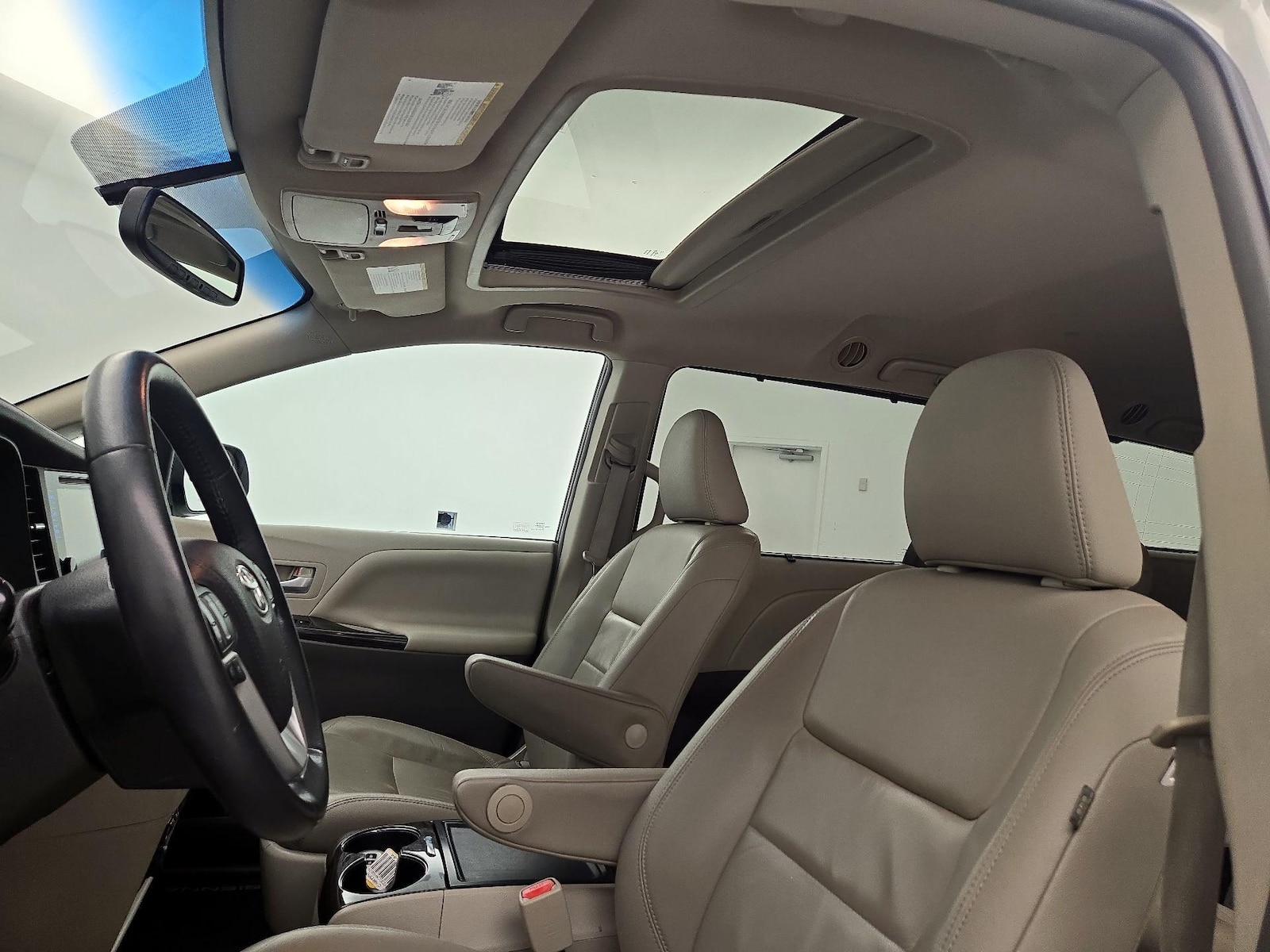 Sunroof(s) & Overhead Airbags