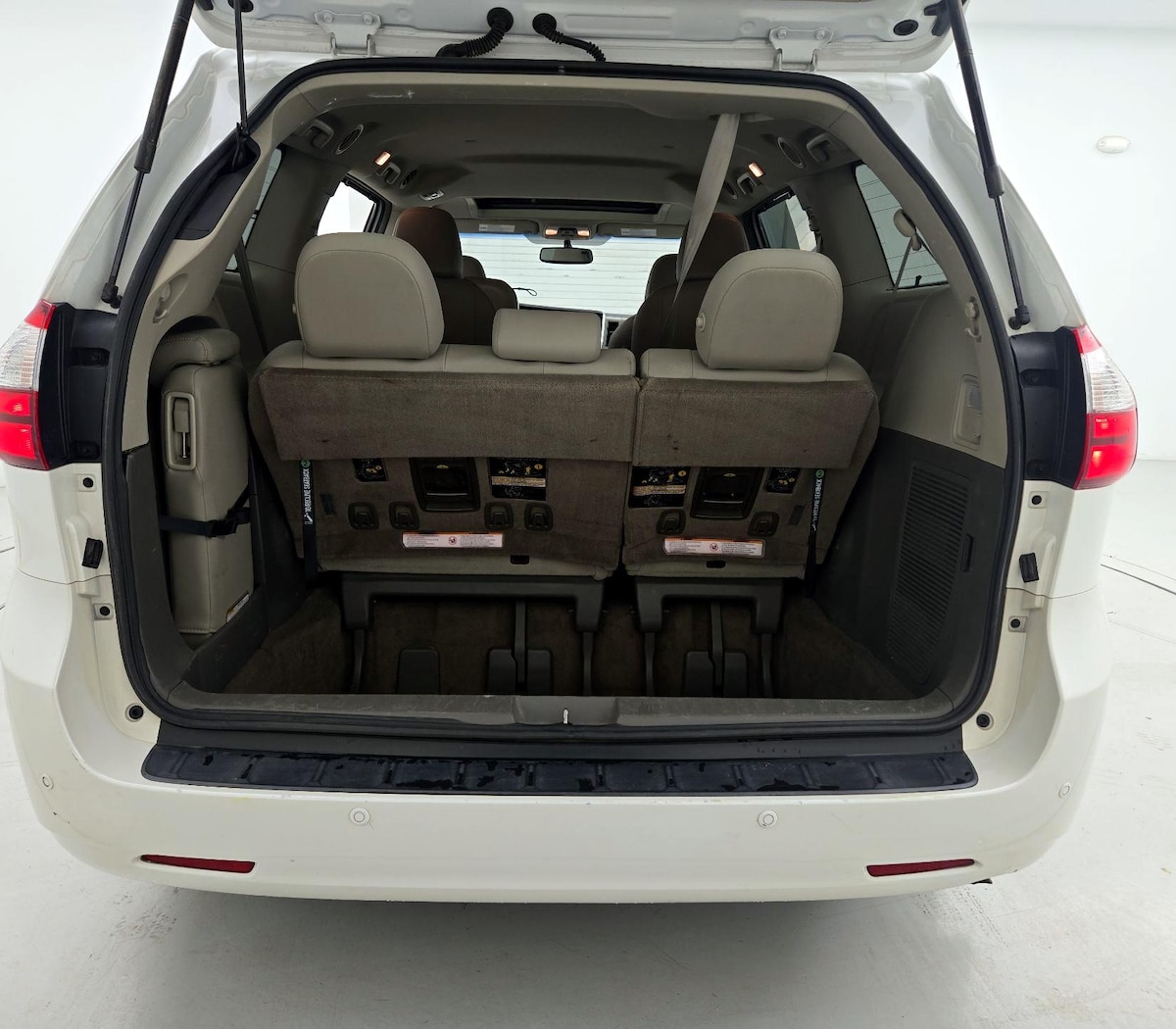 Trunk/Cargo (Seats Up)