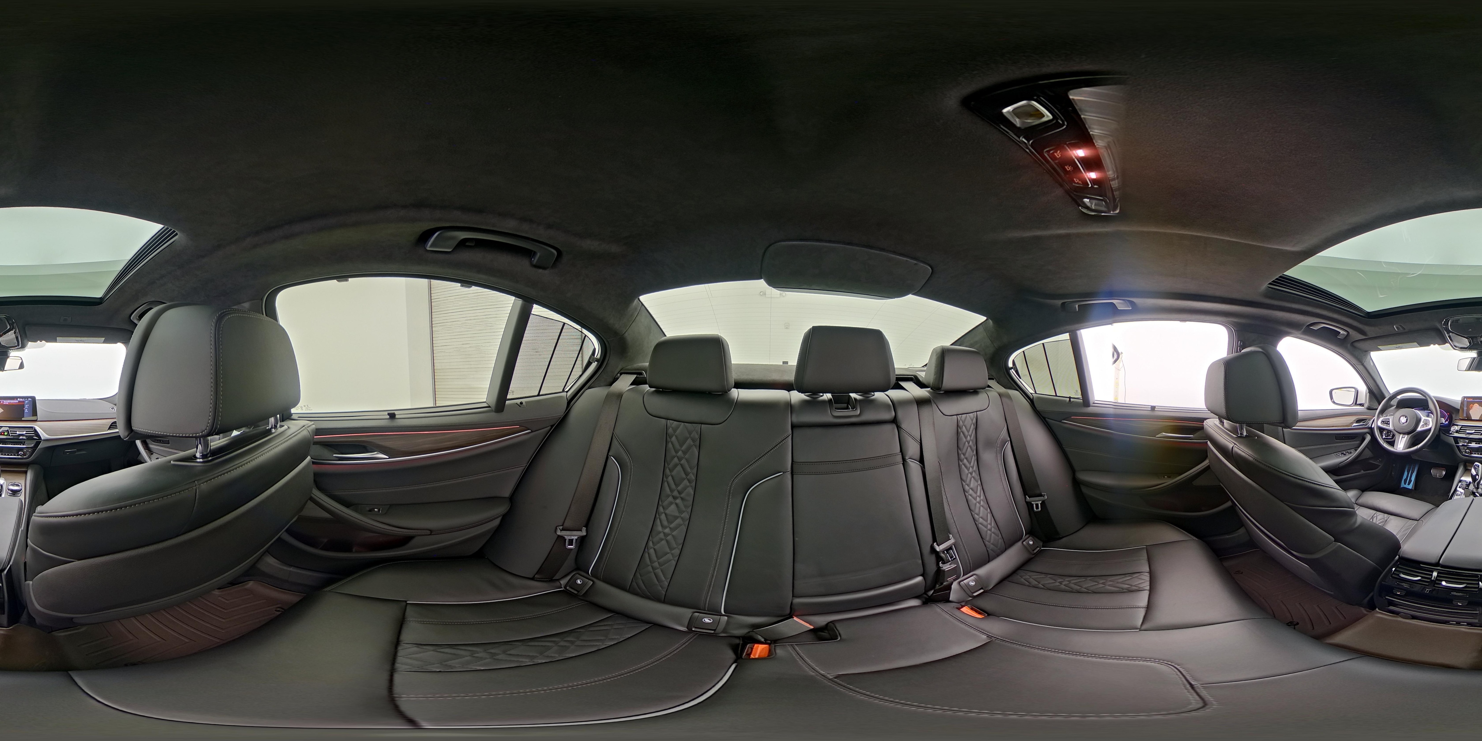 2023 BMW 5 Series M550i - Photo 27