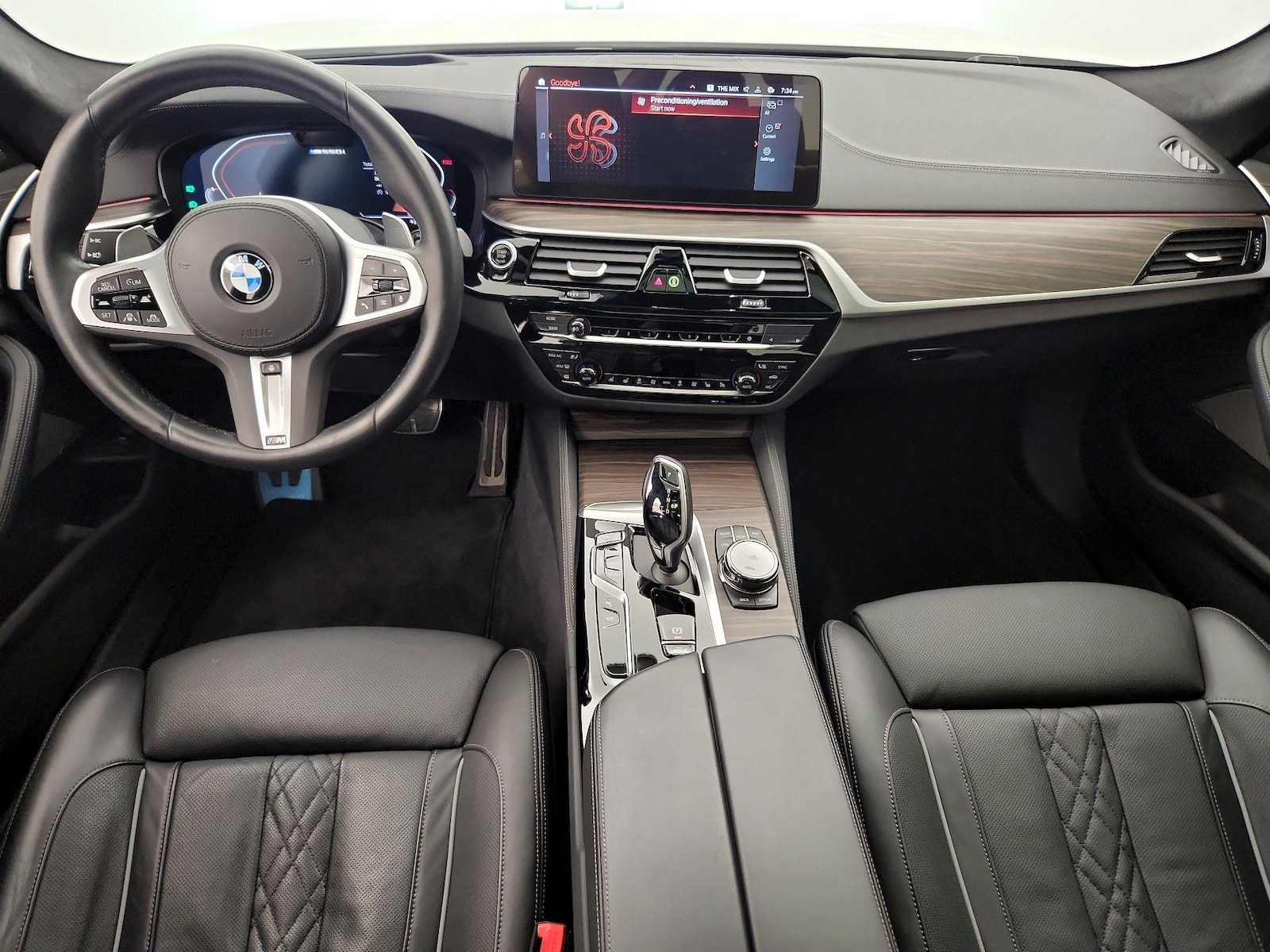 2023 BMW 5 Series M550i - Photo 10
