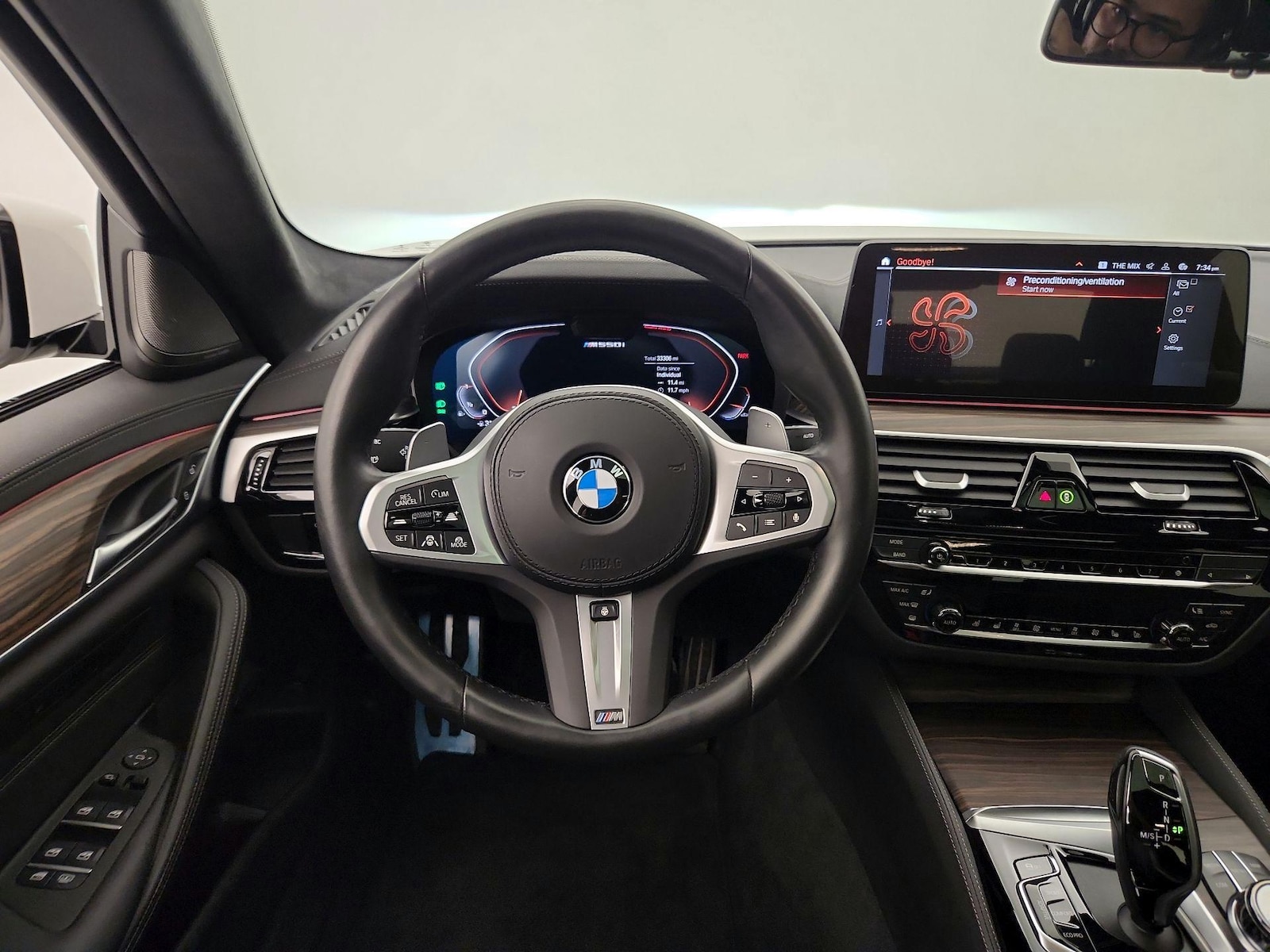 2023 BMW 5 Series M550i - Photo 11
