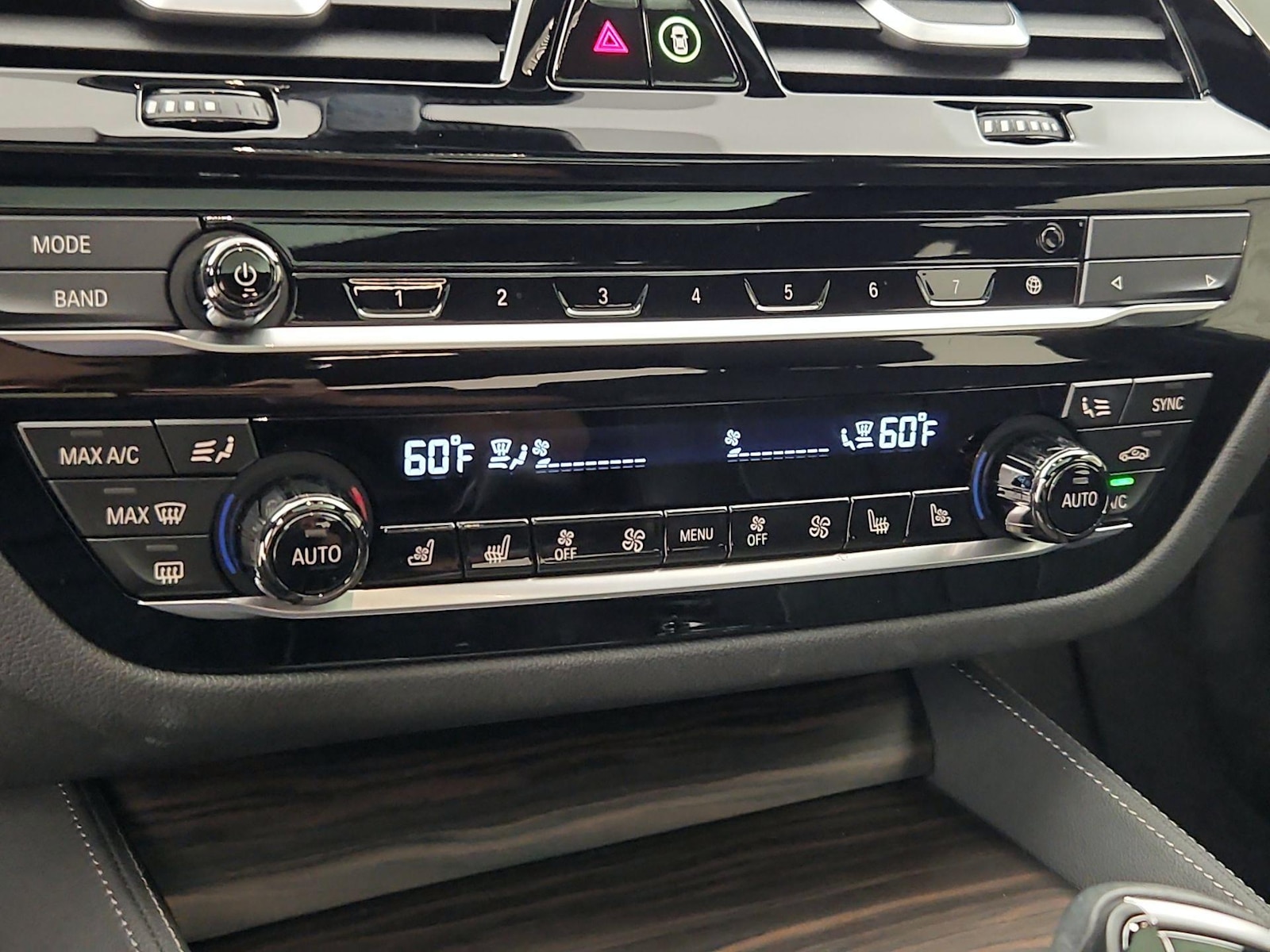 2023 BMW 5 Series M550i - Photo 17