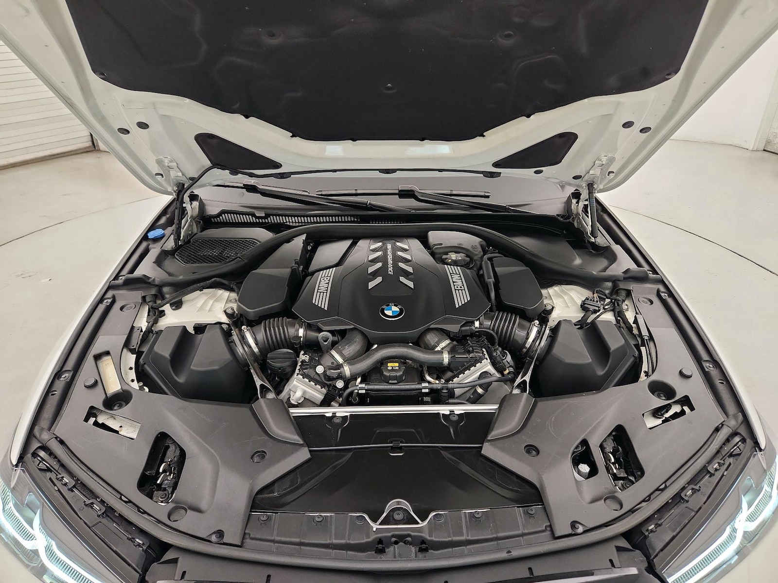 2023 BMW 5 Series M550i - Photo 23