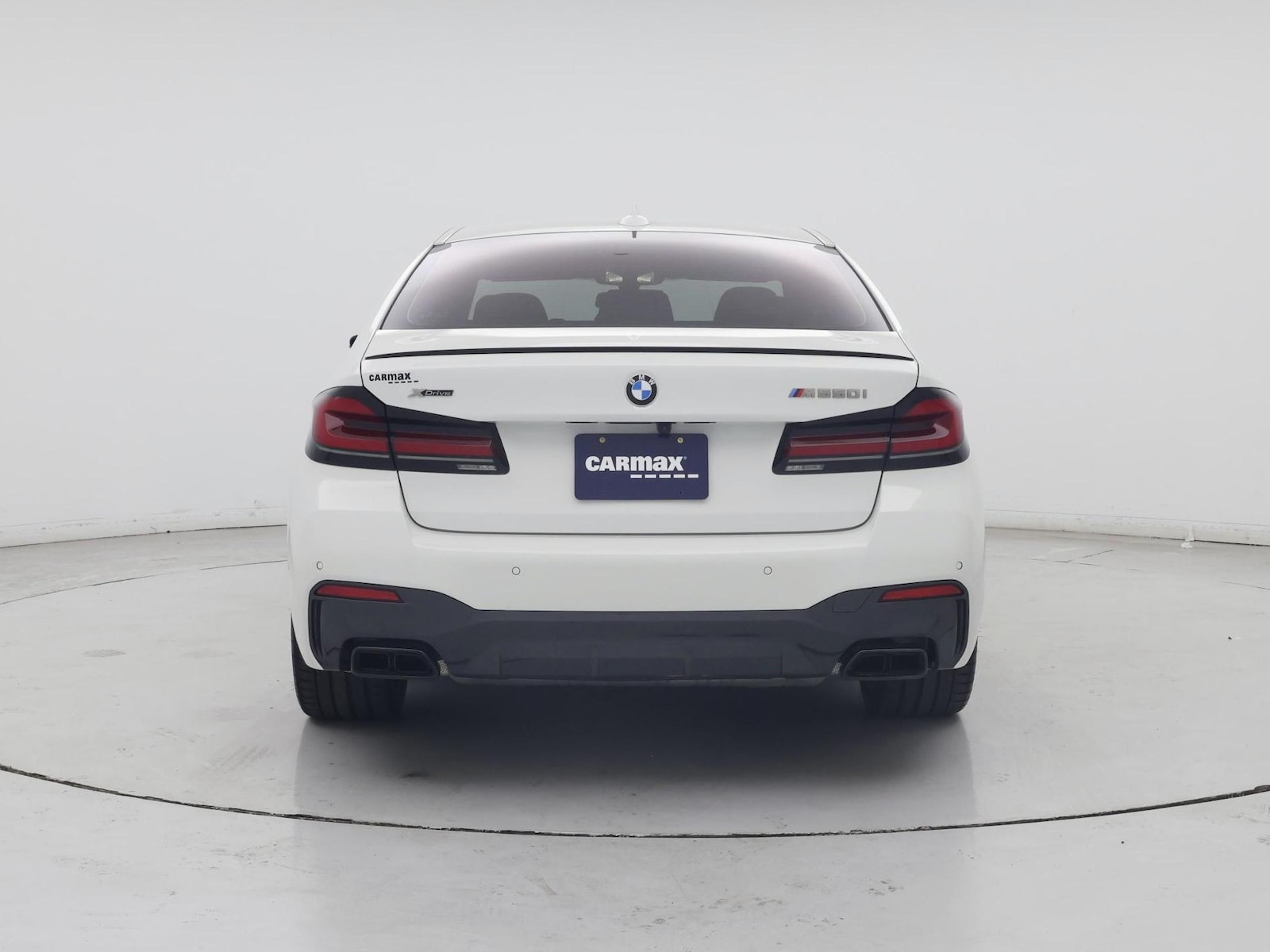 2023 BMW 5 Series M550i - Photo 7