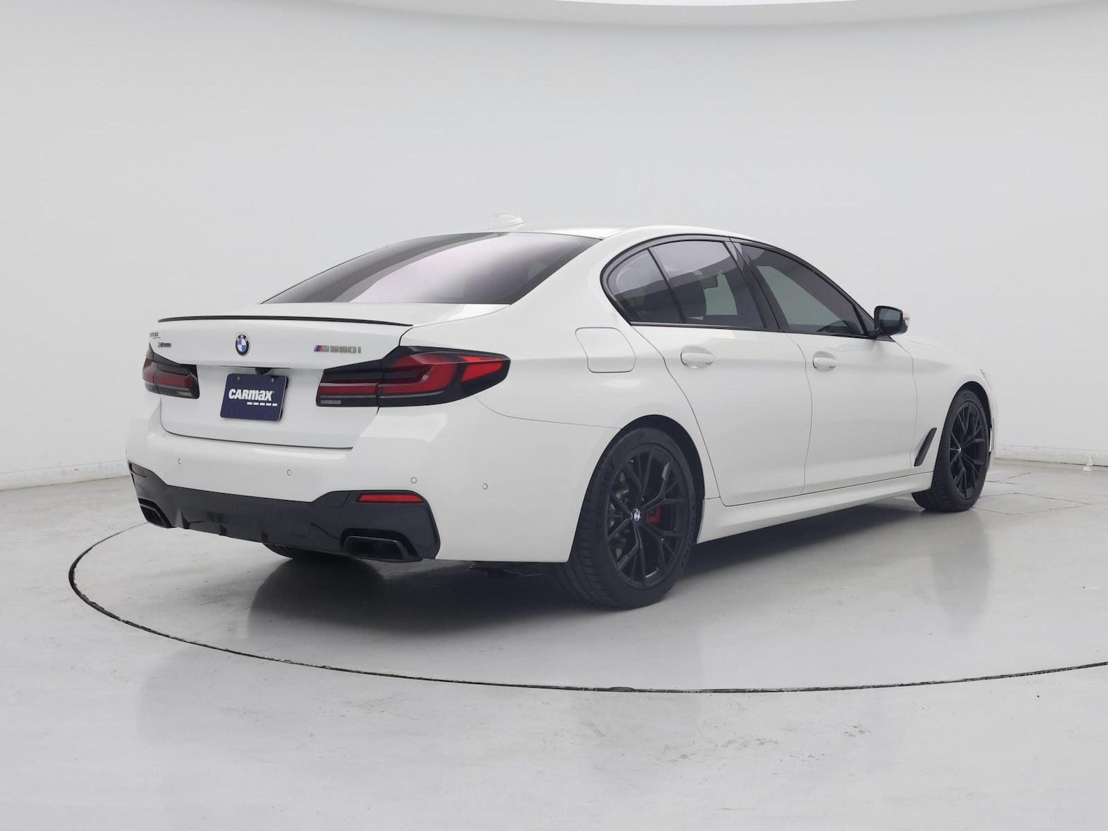 2023 BMW 5 Series M550i - Photo 9