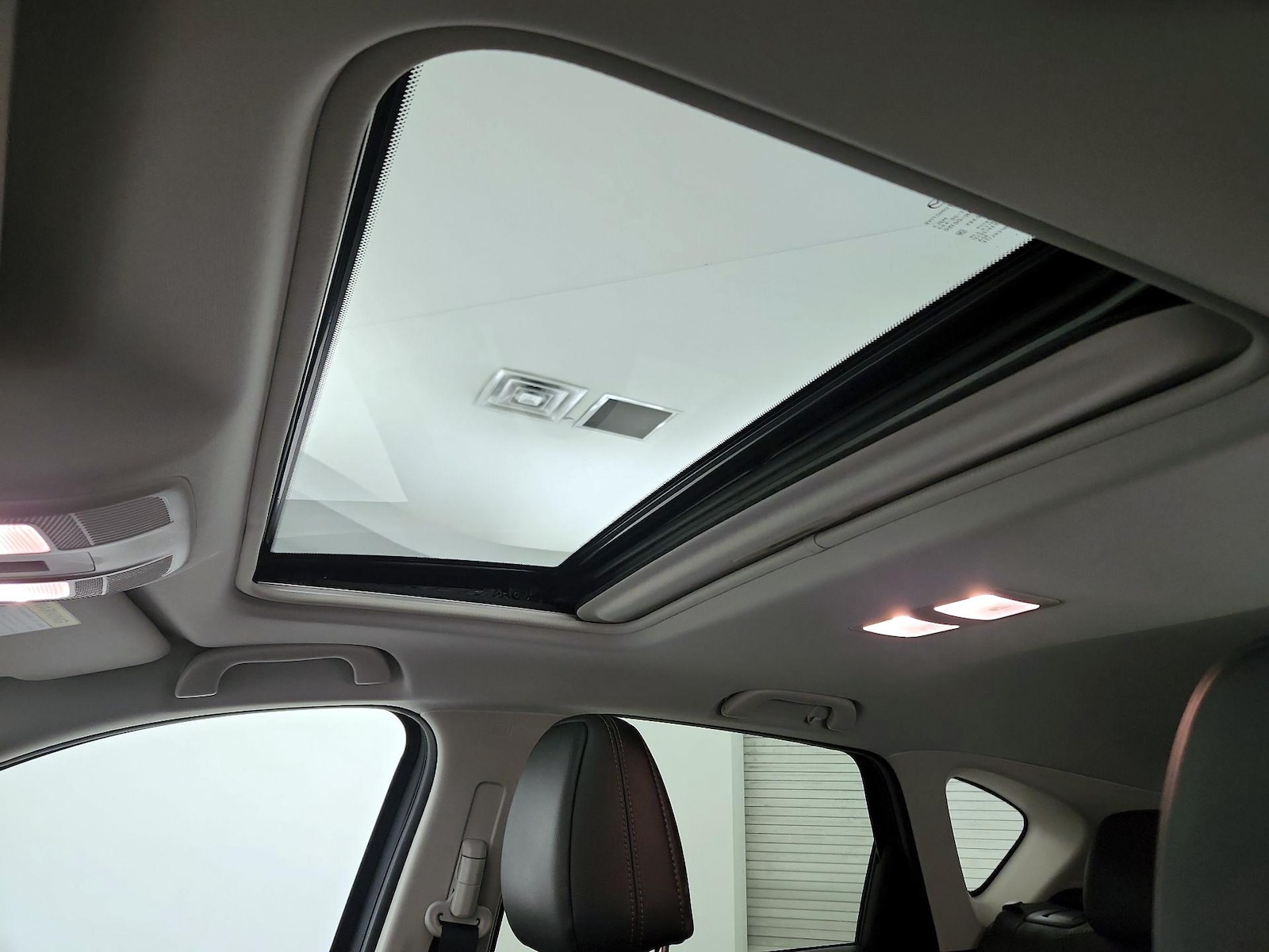 Sunroof(s) & Overhead Airbags