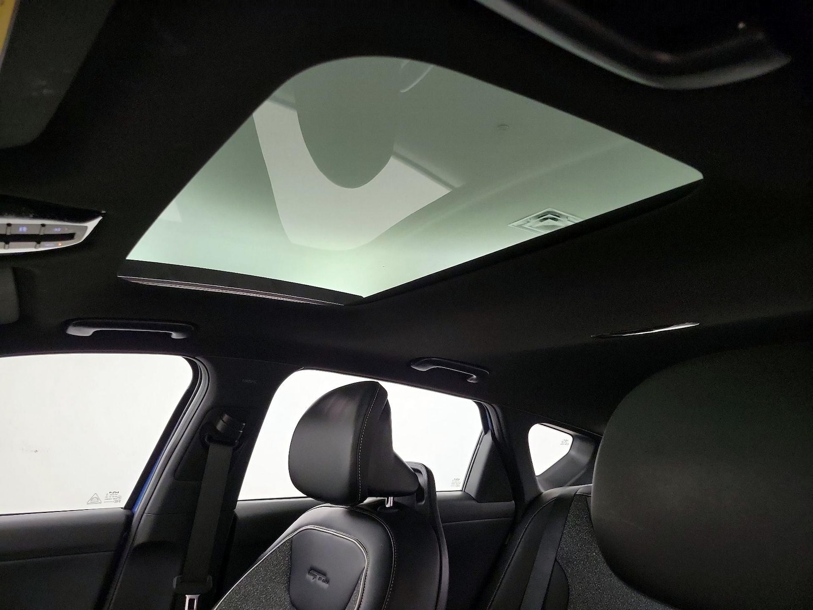 Sunroof(s) & Overhead Airbags