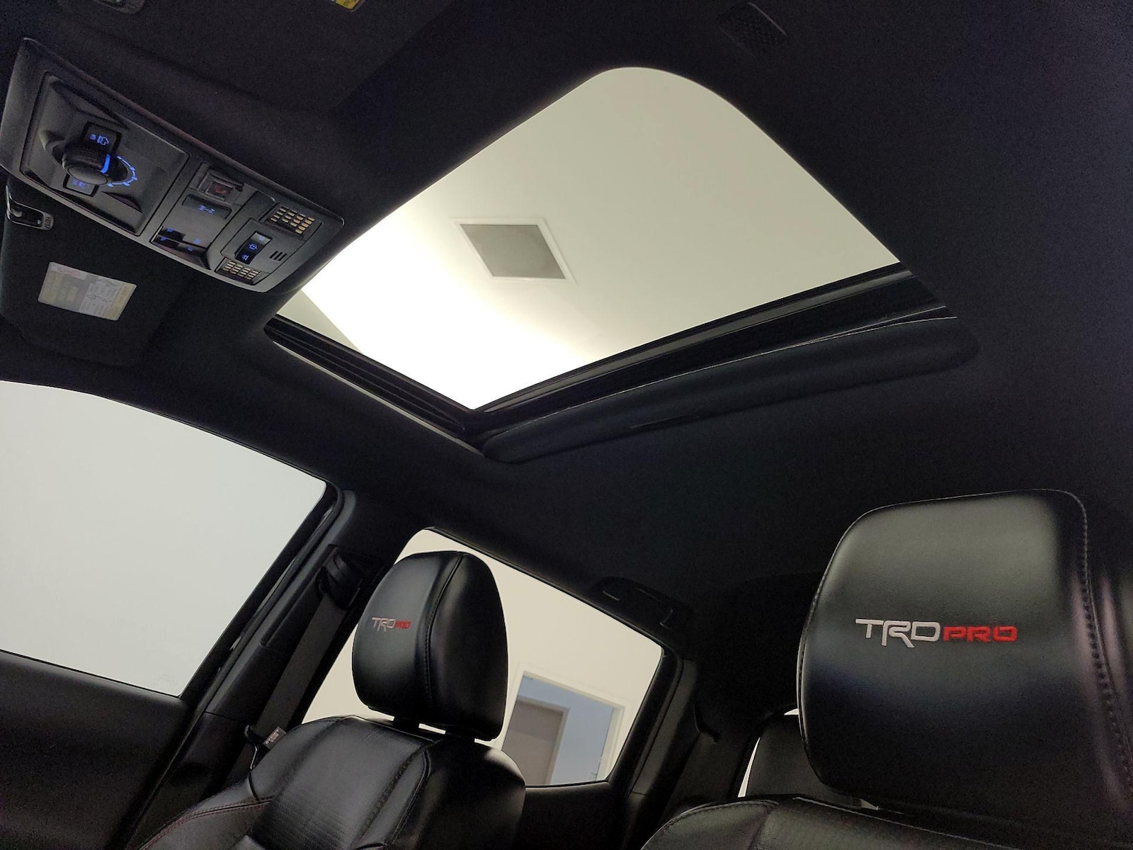 Sunroof(s) & Overhead Airbags